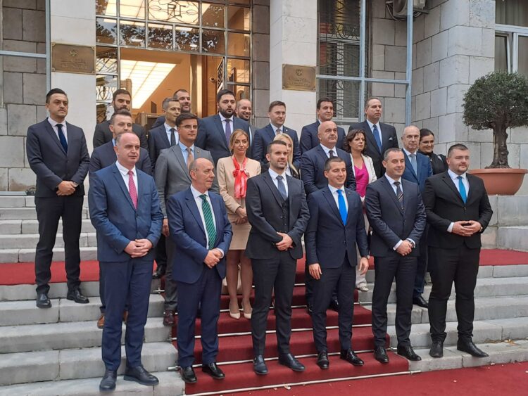 1698733089-Vlada-CG-1-750x563