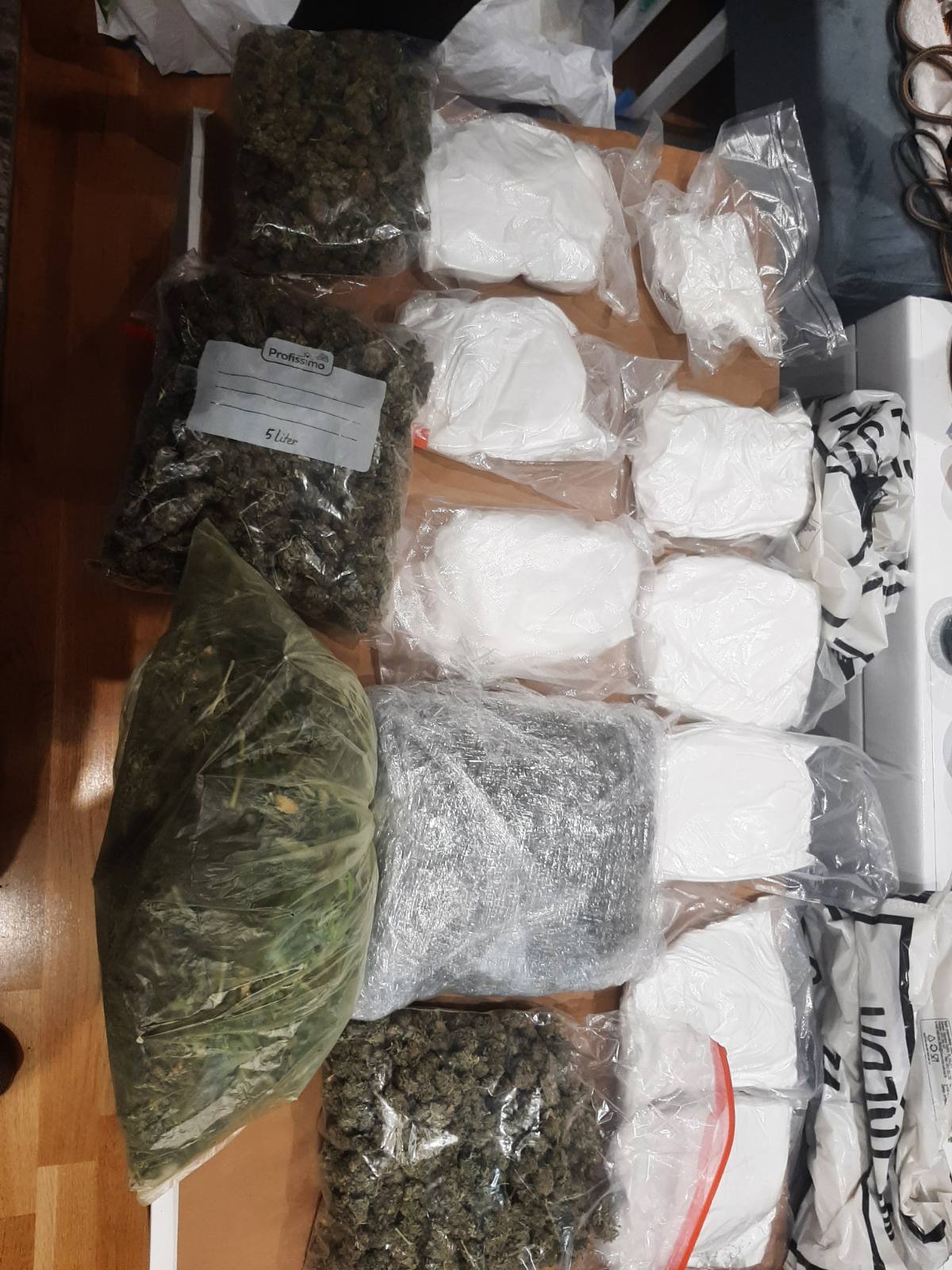 IMG-f73f8e727bc4aacb0330919e64bbb225-V