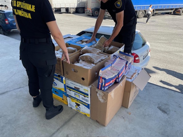 Oduzet duvan i razna roba 3