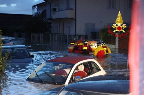 Italy: At least three people were killed as a result of severe floods that hit Italy's central Tuscany region
