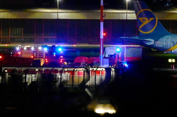 Hamburg airport closed - armed man broke through gate