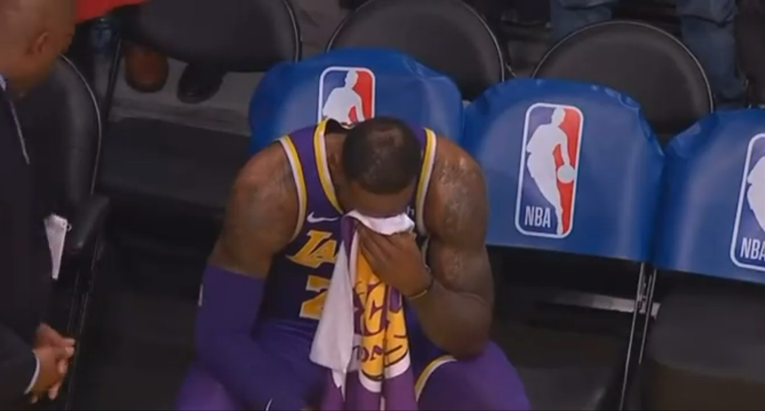 1699428262-Lebron-Dzejms