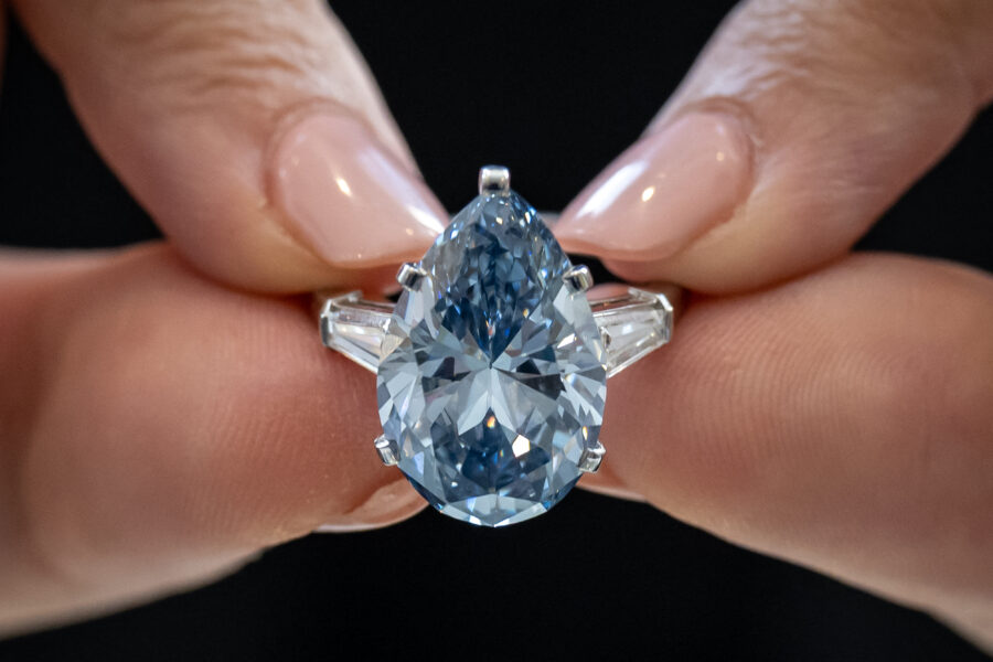 SWITZERLAND-JEWELLERY-LUXURY-AUCTION