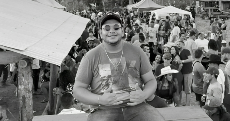 1e1032f8-a6f7-463c-8609-446231fb565e