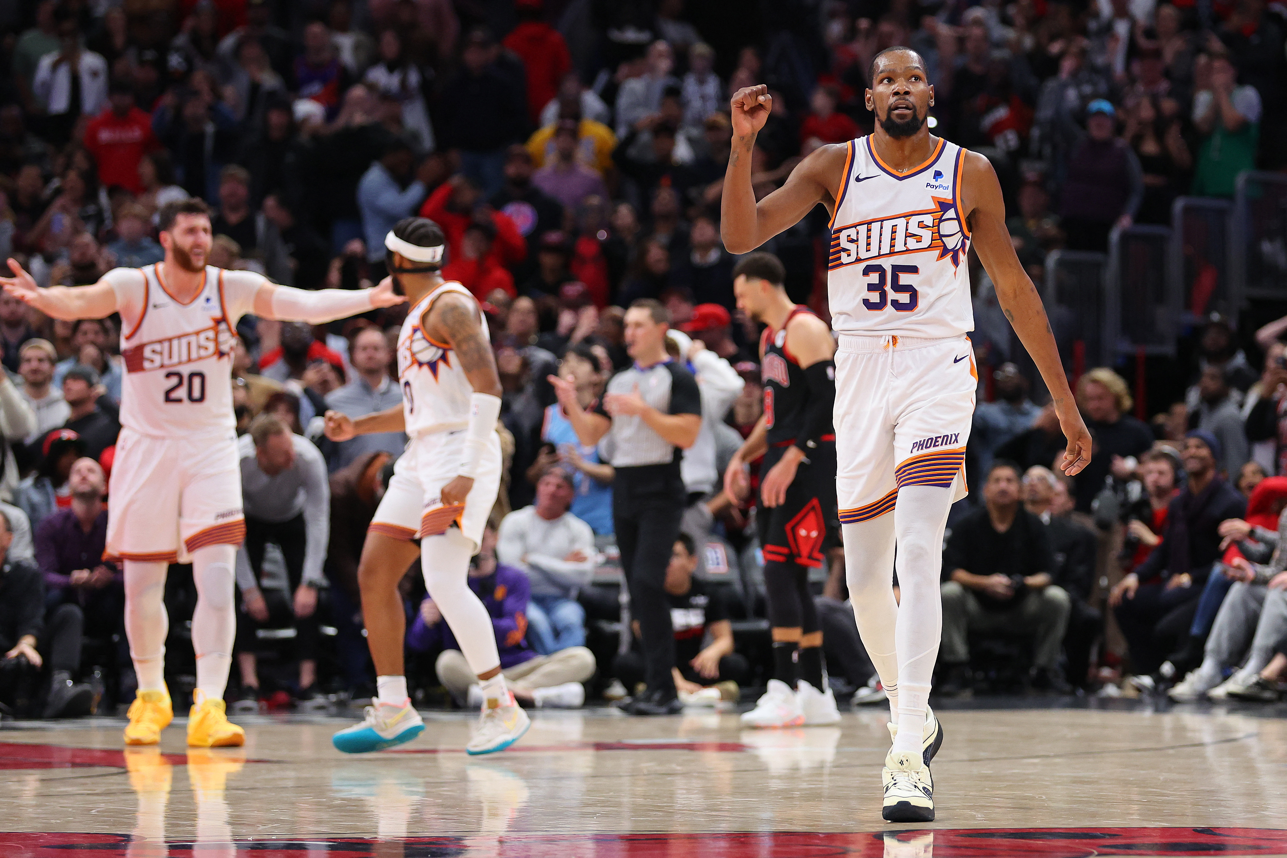 Phoenix Suns v Chicago Bulls