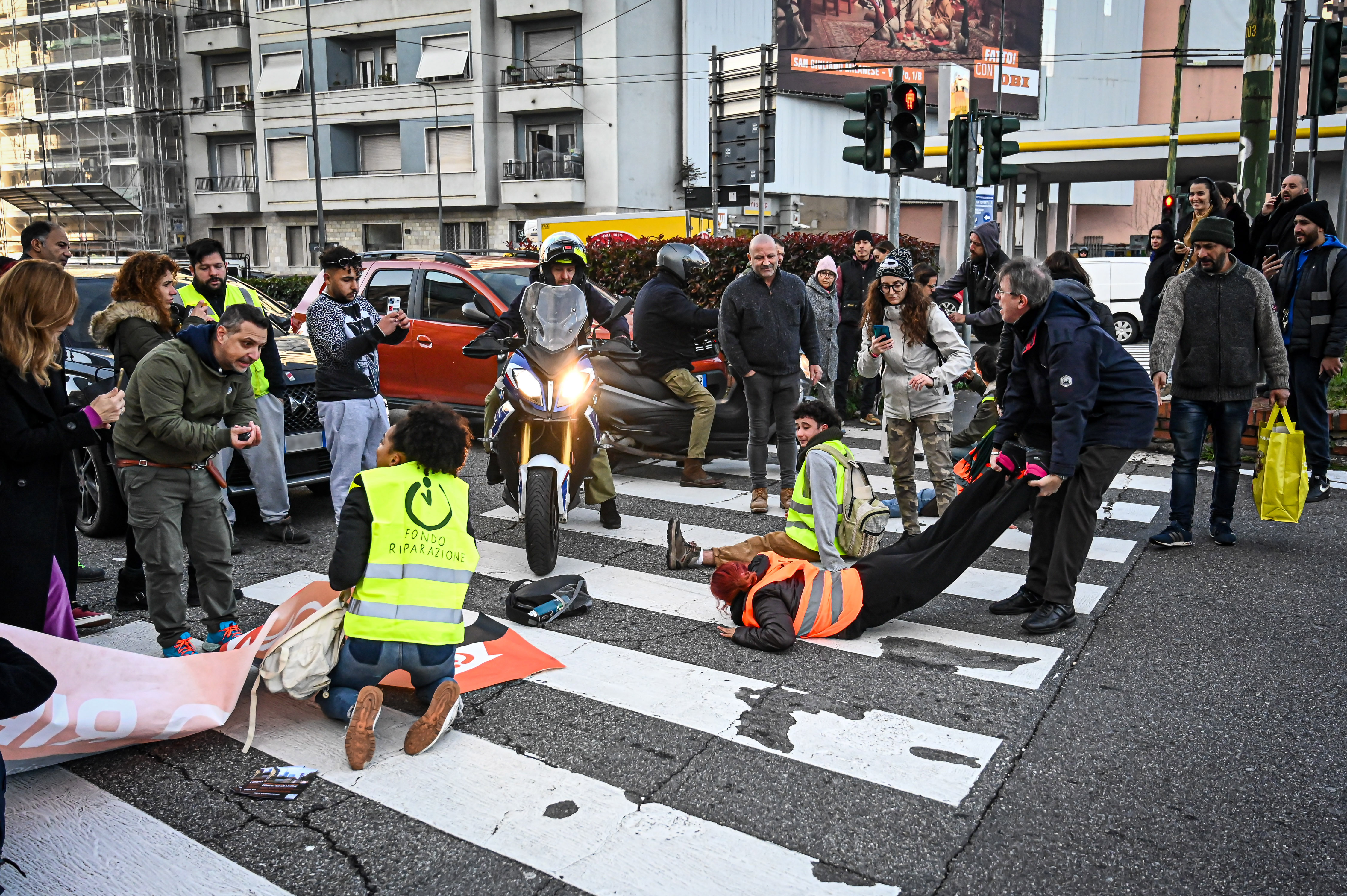 Klimatski aktivisti blokirali saobraćajnice u Italiji