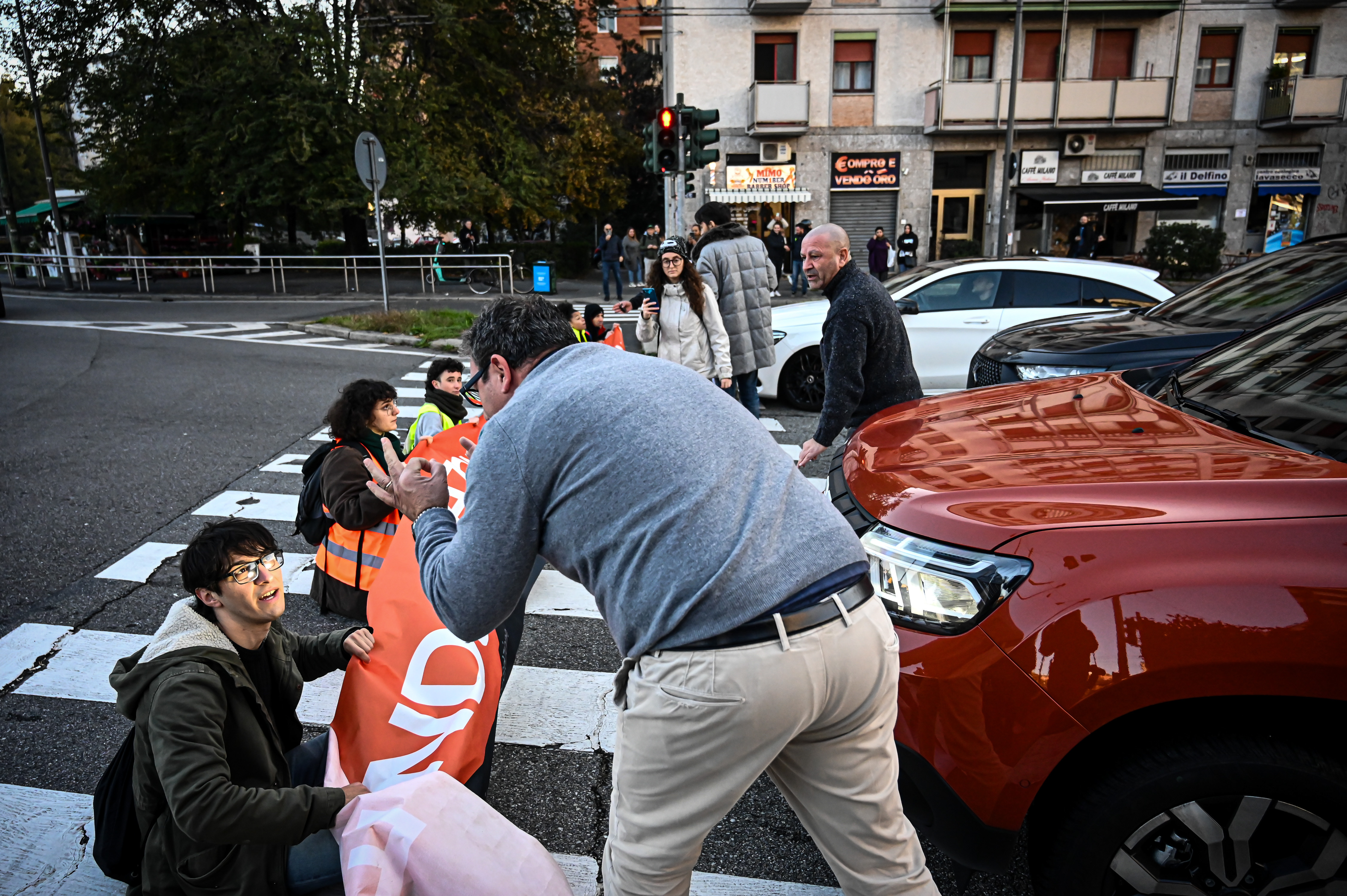 Klimatski aktivisti blokirali saobraćajnice u Italiji