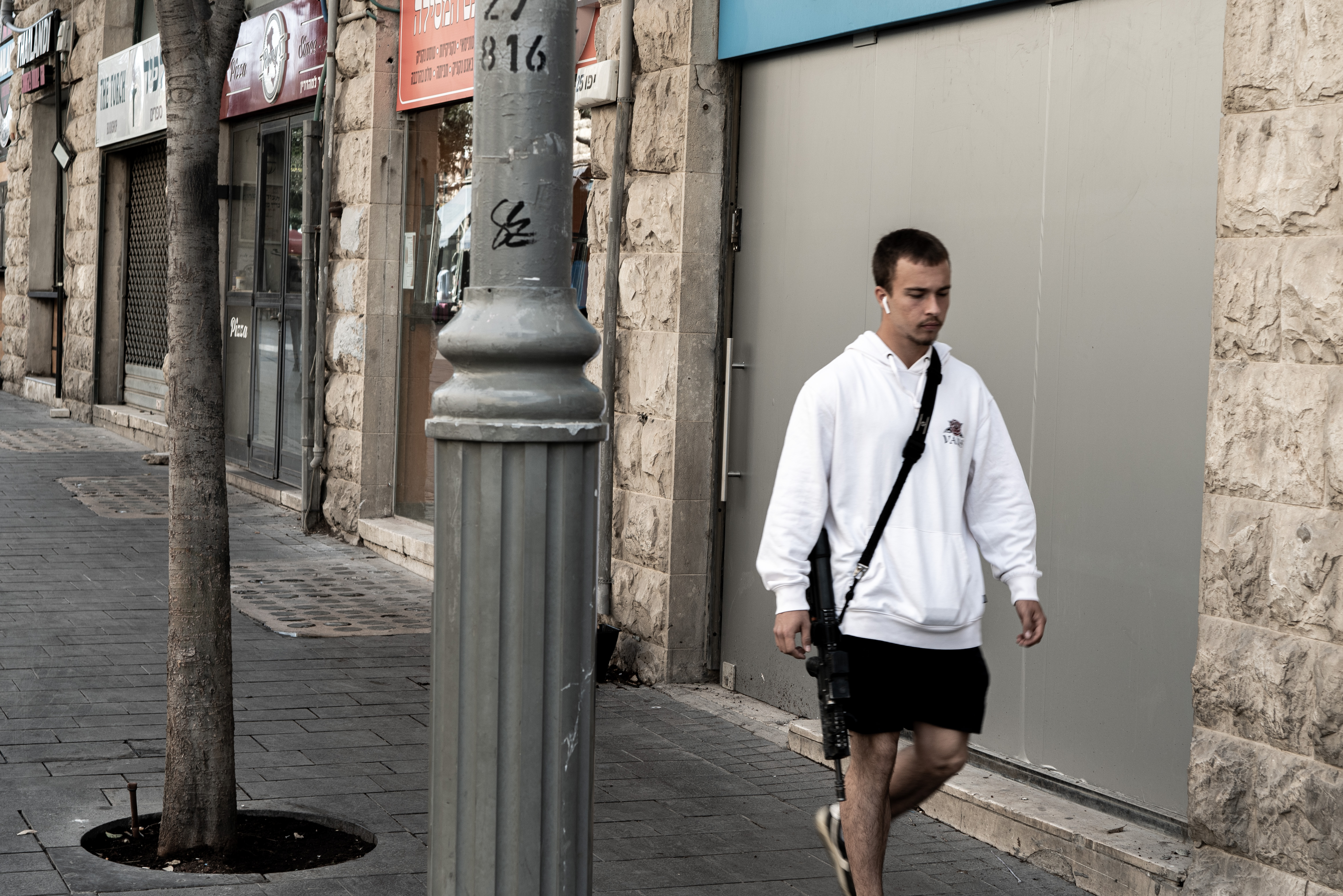 Izraelci šetaju naoružani "do zuba"