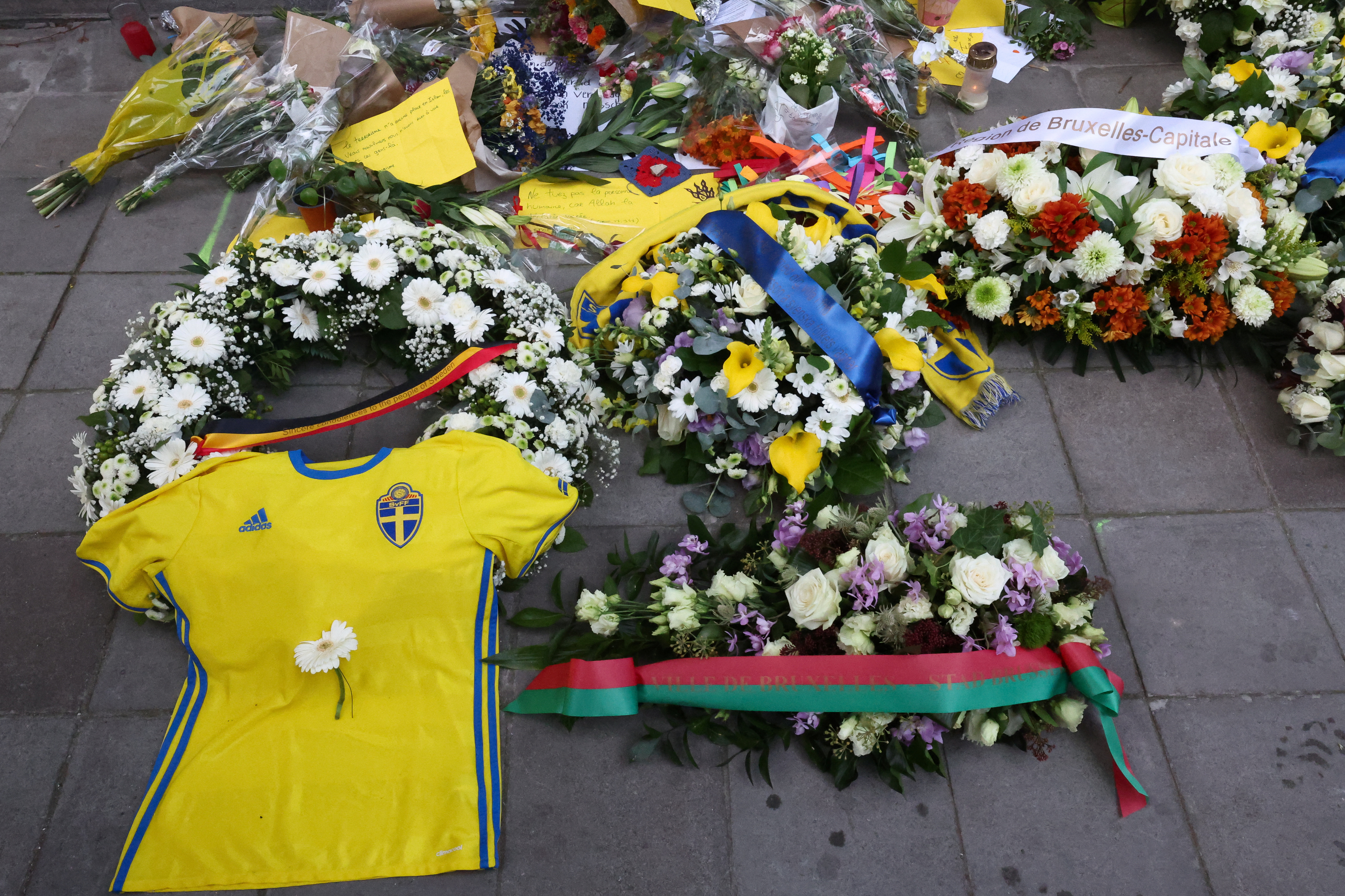 Swedish PM Kristersson and Belgian PM De Croo pay tribute to the victims of the shooting in Brussels