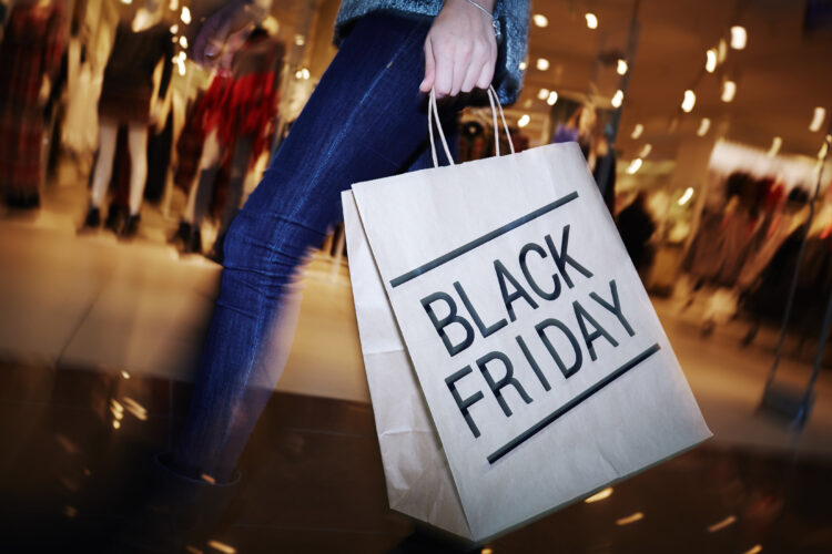 Modern,Shopper,With,Black,Friday,Paperbag,Going,In,The,Mall
