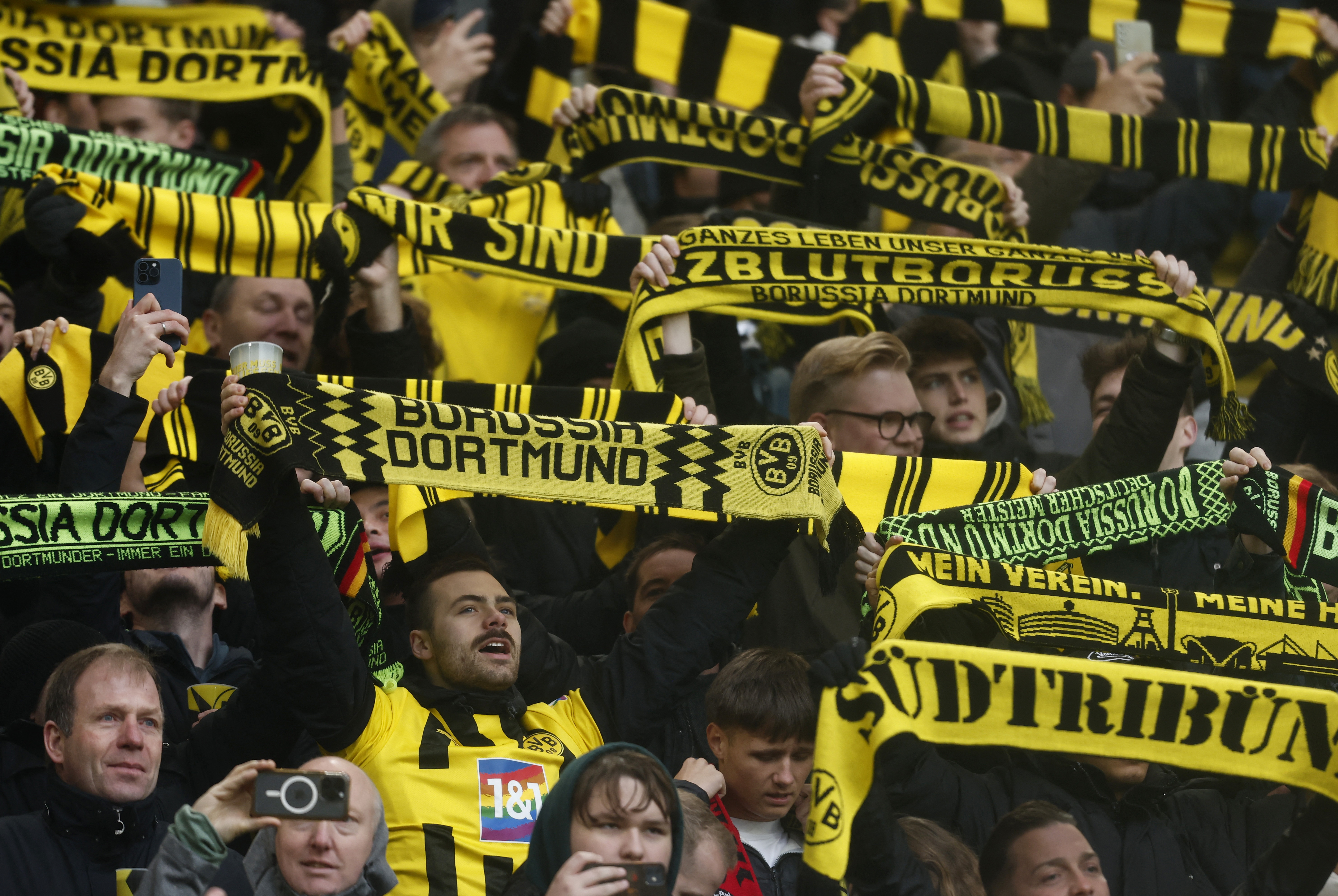 Bundesliga - Borussia Dortmund v Borussia Moenchengladbach