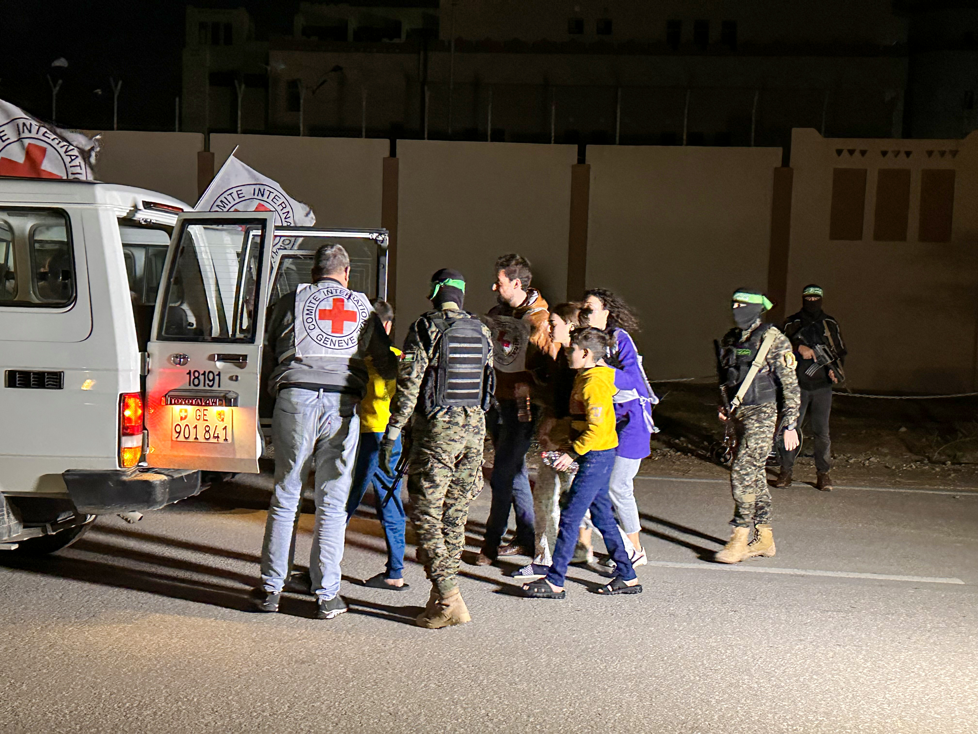 Hamas zvaničnicima Crvenog križa predao 11 izraelskih zarobljenika