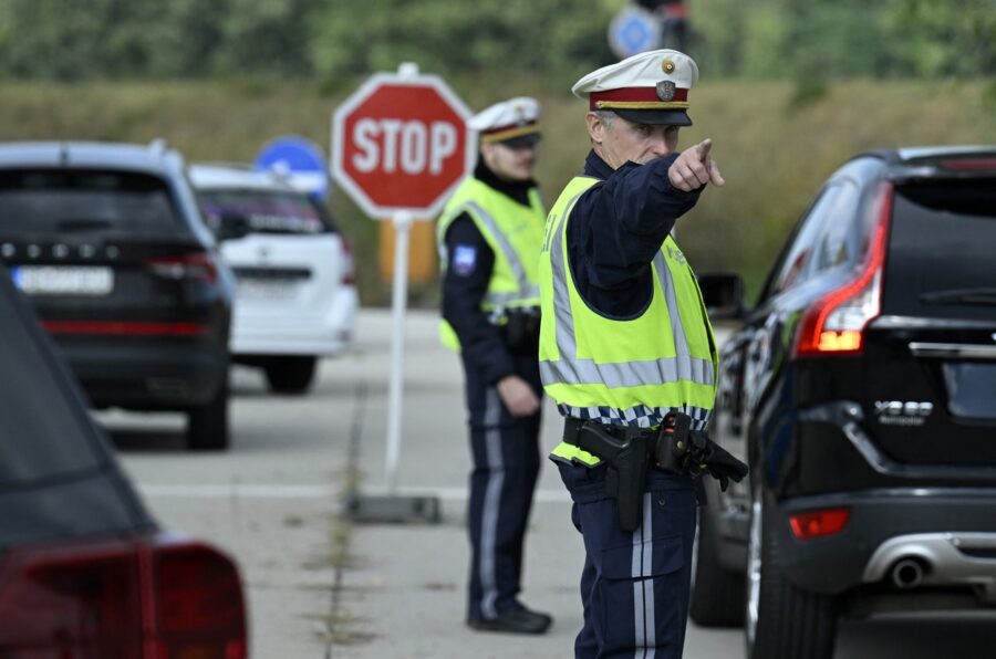 1701153273-profimedia-0810848714-900x596