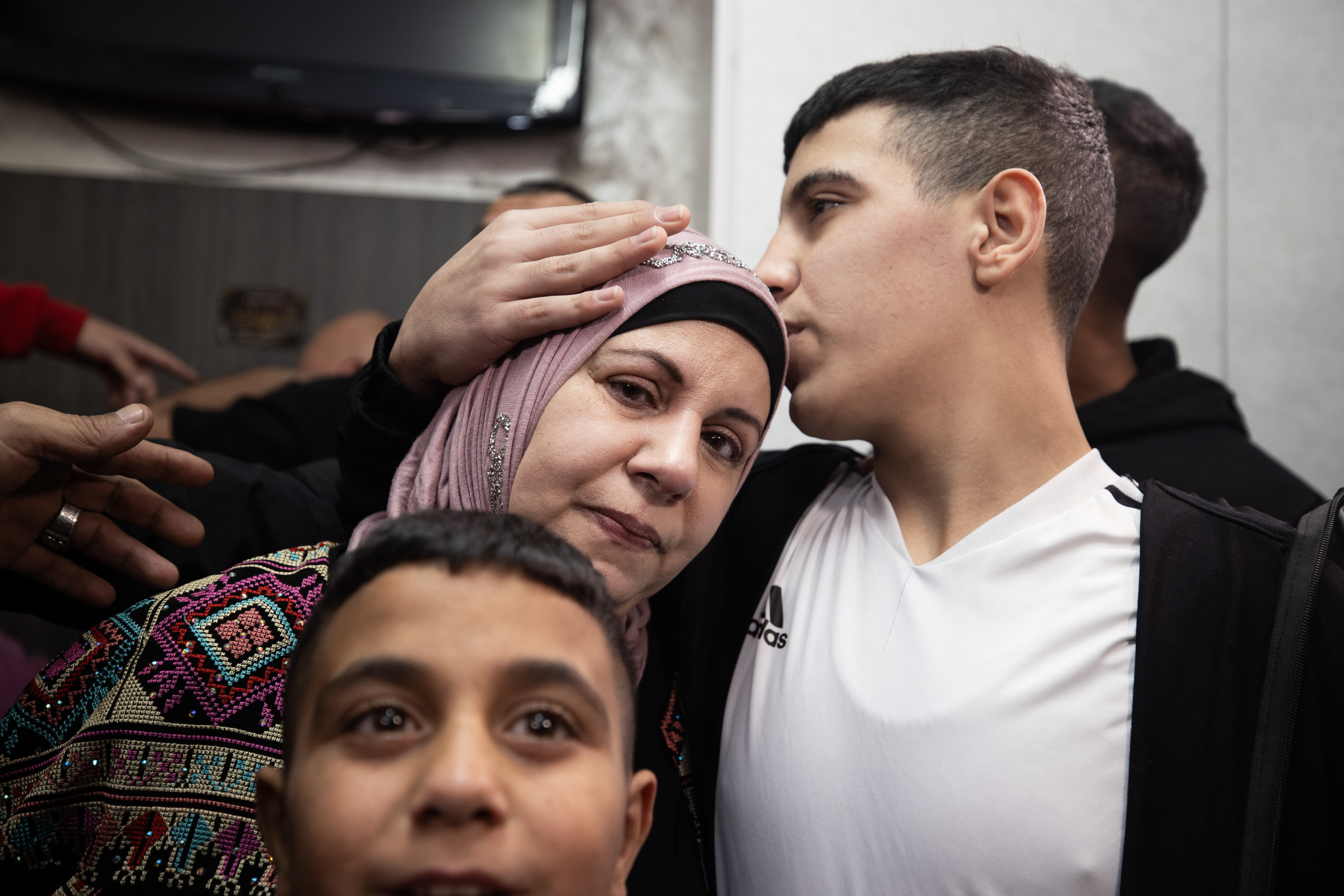 Dječak Ahmed Salayme, najmlađi oslobođeni palestinski zatvorenik, ponovo sa porodicom