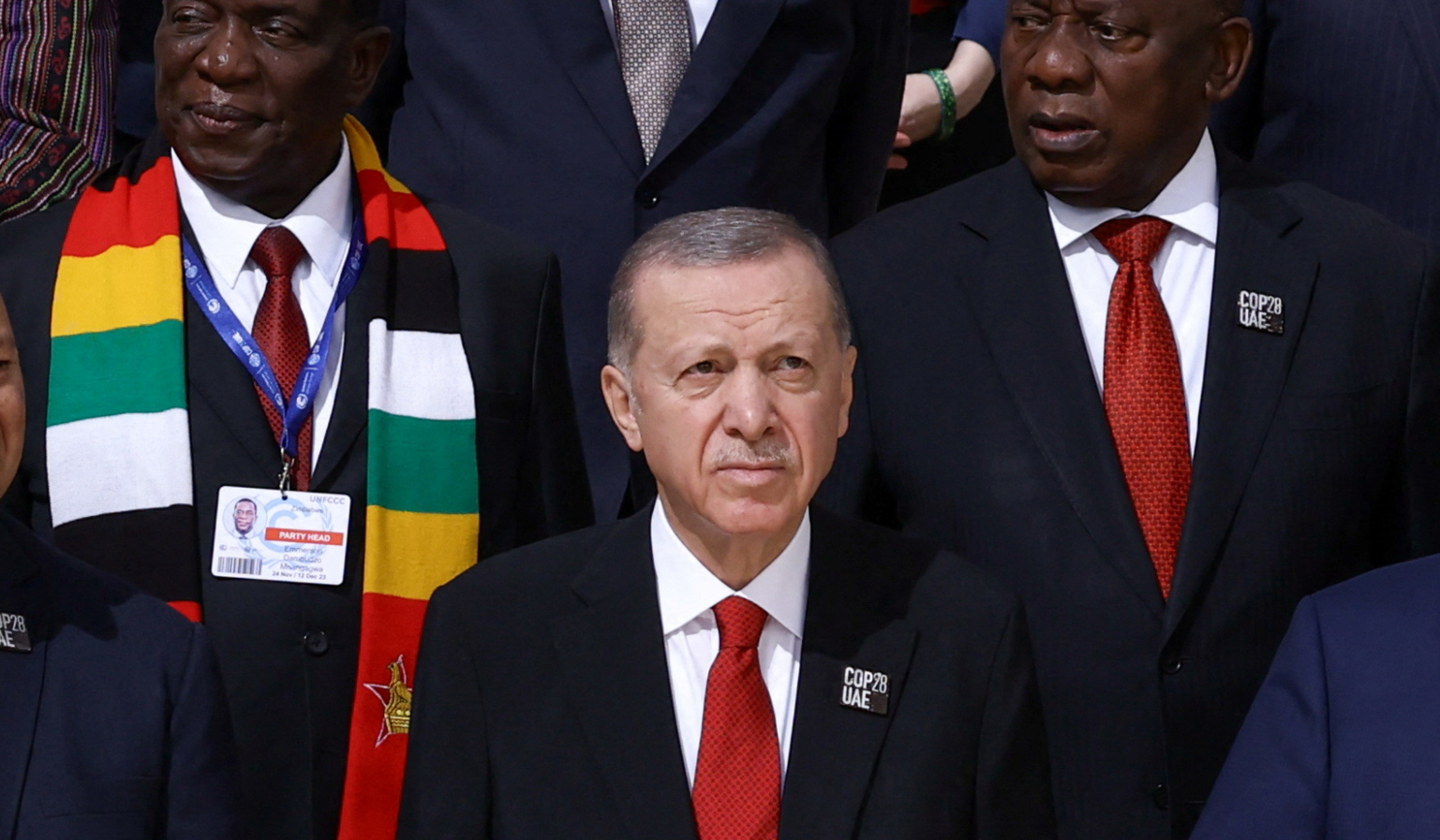 2023-12-01T090150Z_1140337517_RC28O4AWEKC1_RTRMADP_3_CLIMATE-UN-SUMMIT-FAMILY-PHOTO(1)