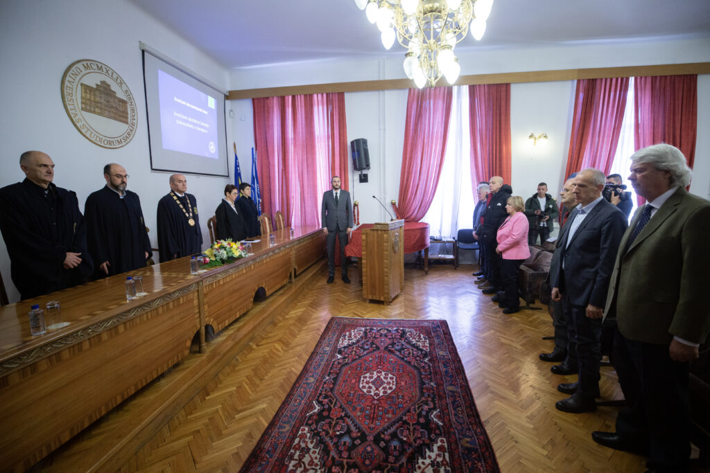 1701696390-AA-20231204-33100142-33100132-GODISNJICA_UNIVERZITETA_U_SARAJEVU_SVECANA_SJEDNICA_SENATA_I_PROMOCIJA_PROFESORA_EMERITUSA-1024x683.jpg