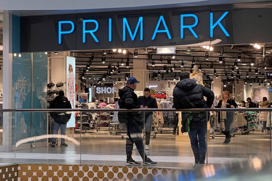 PRIMARK Filiale in Muenchen Neuperlach im PEP,Eingang Schaufenster,Textildiscounter mit Hauptsitz in Dublin in der Repub