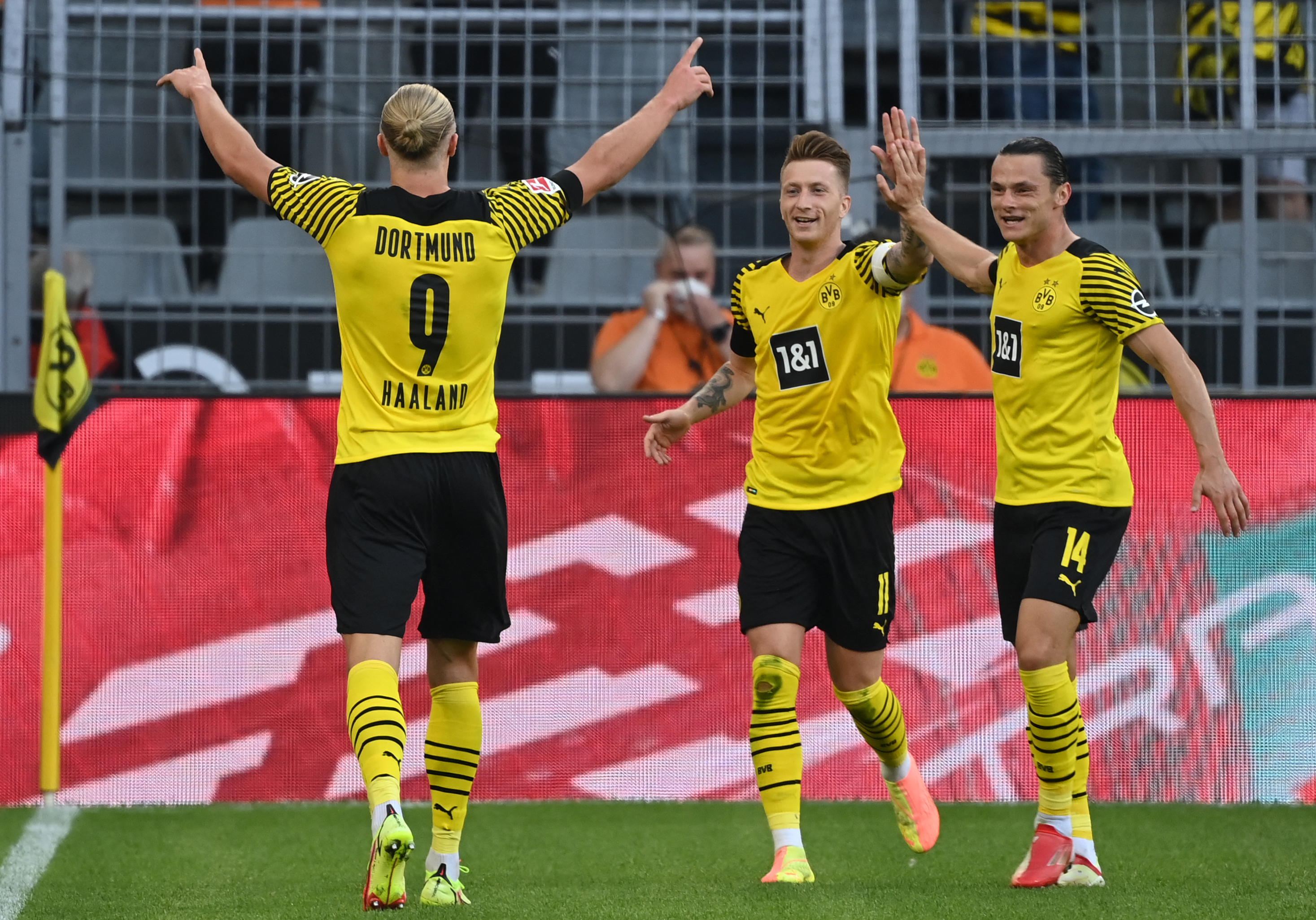 FBL-GER-BUNDESLIGA-DORTMUND-FRANKFURT