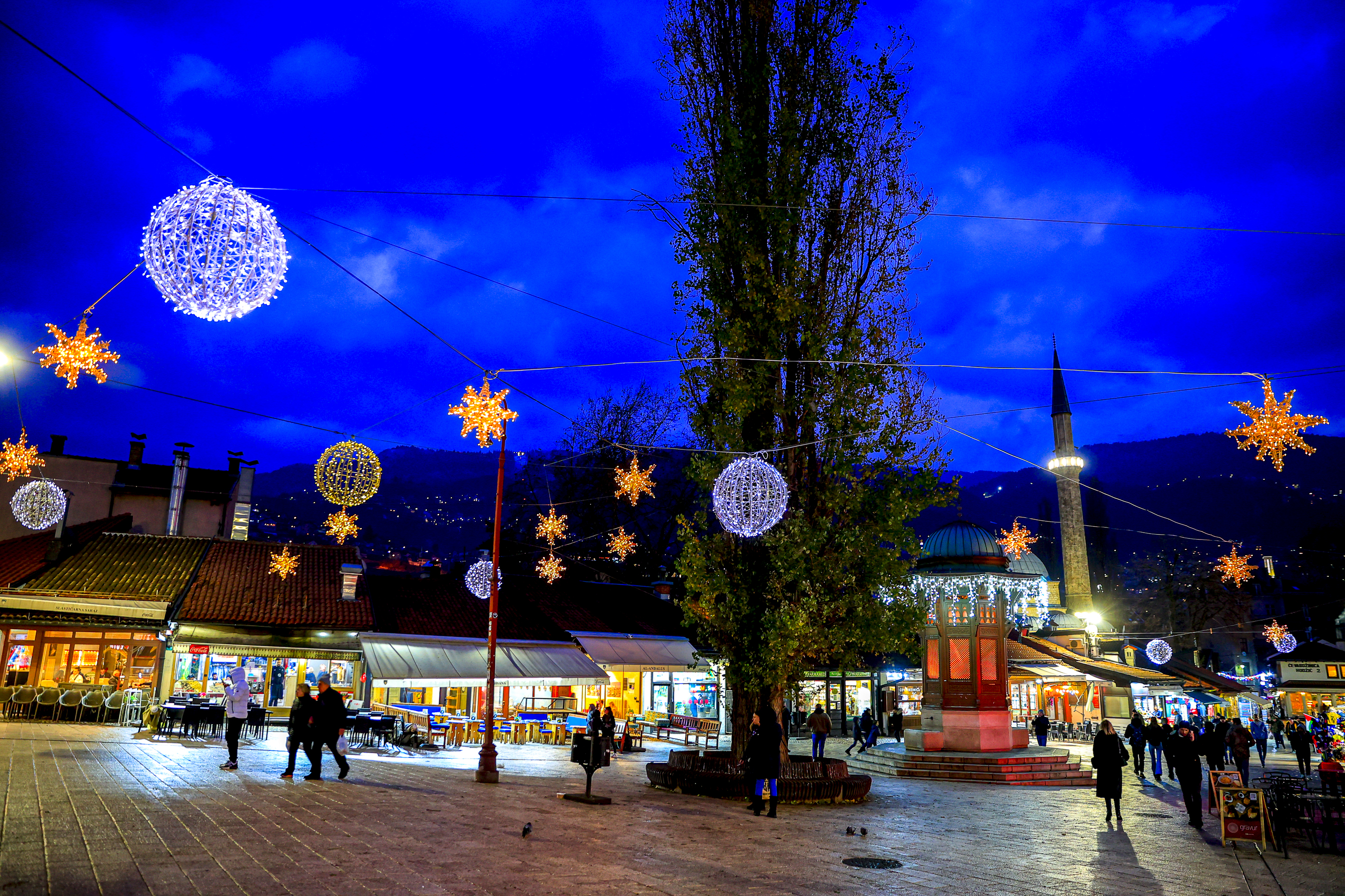 Predpraznična atmosfera u Sarajevu: Za Novu godinu očekuje se veliki broj turista