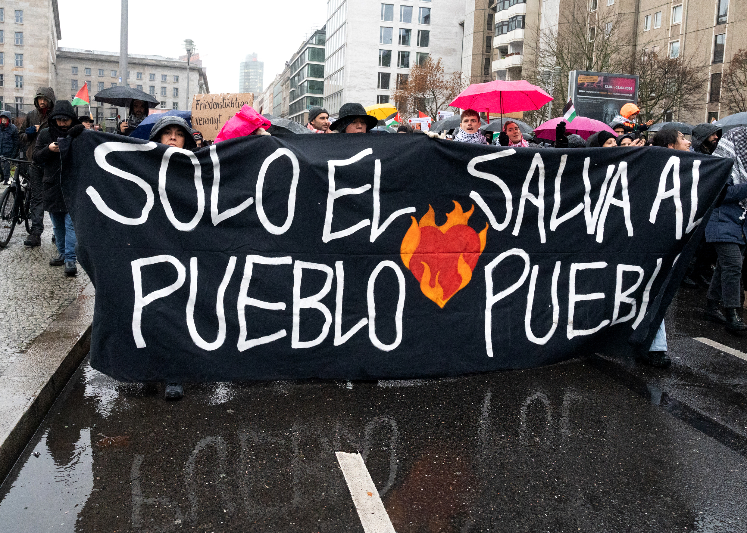 Uprkos nevremenu: Hiljade ljudi prisustvovalo maršu podrške Palestini u Njemačkoj