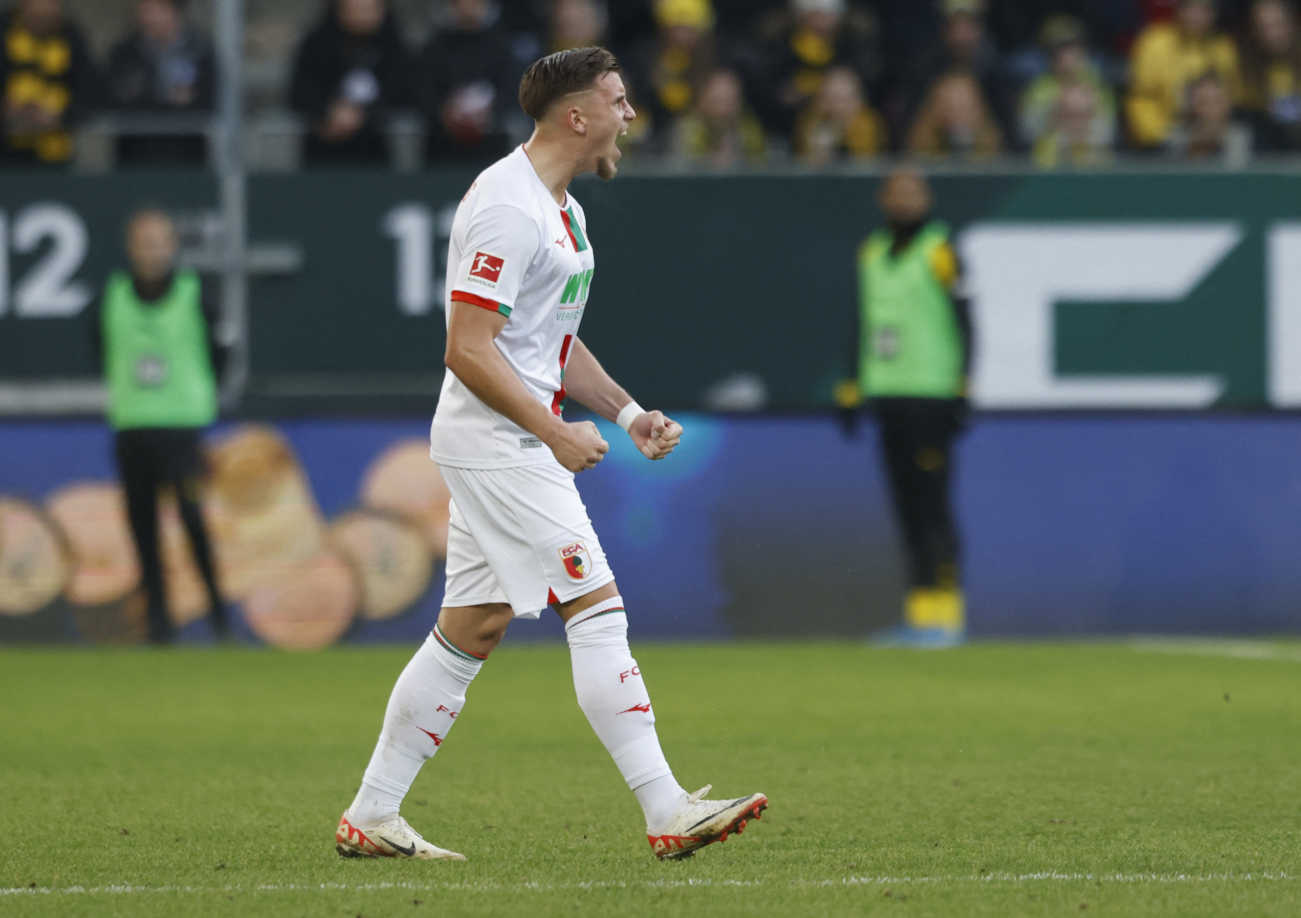 FBL-GER-BUNDESLIGA-AUGSBURG-DORTMUND