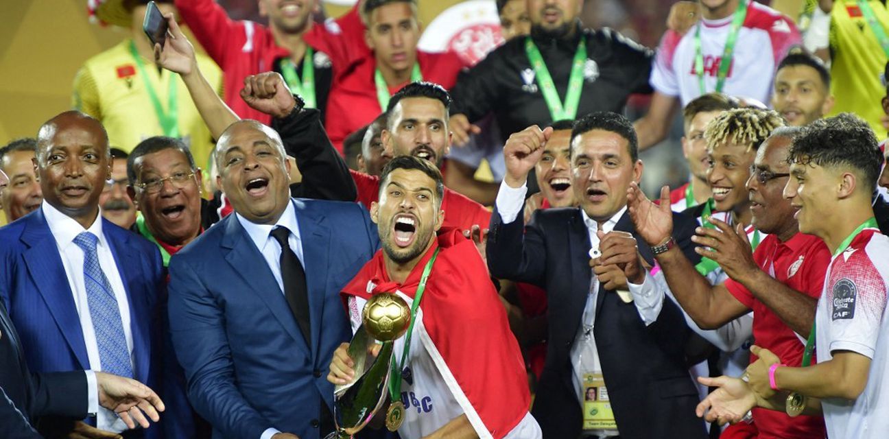 62706787-said-naciri-lijevo-drzi-trofej