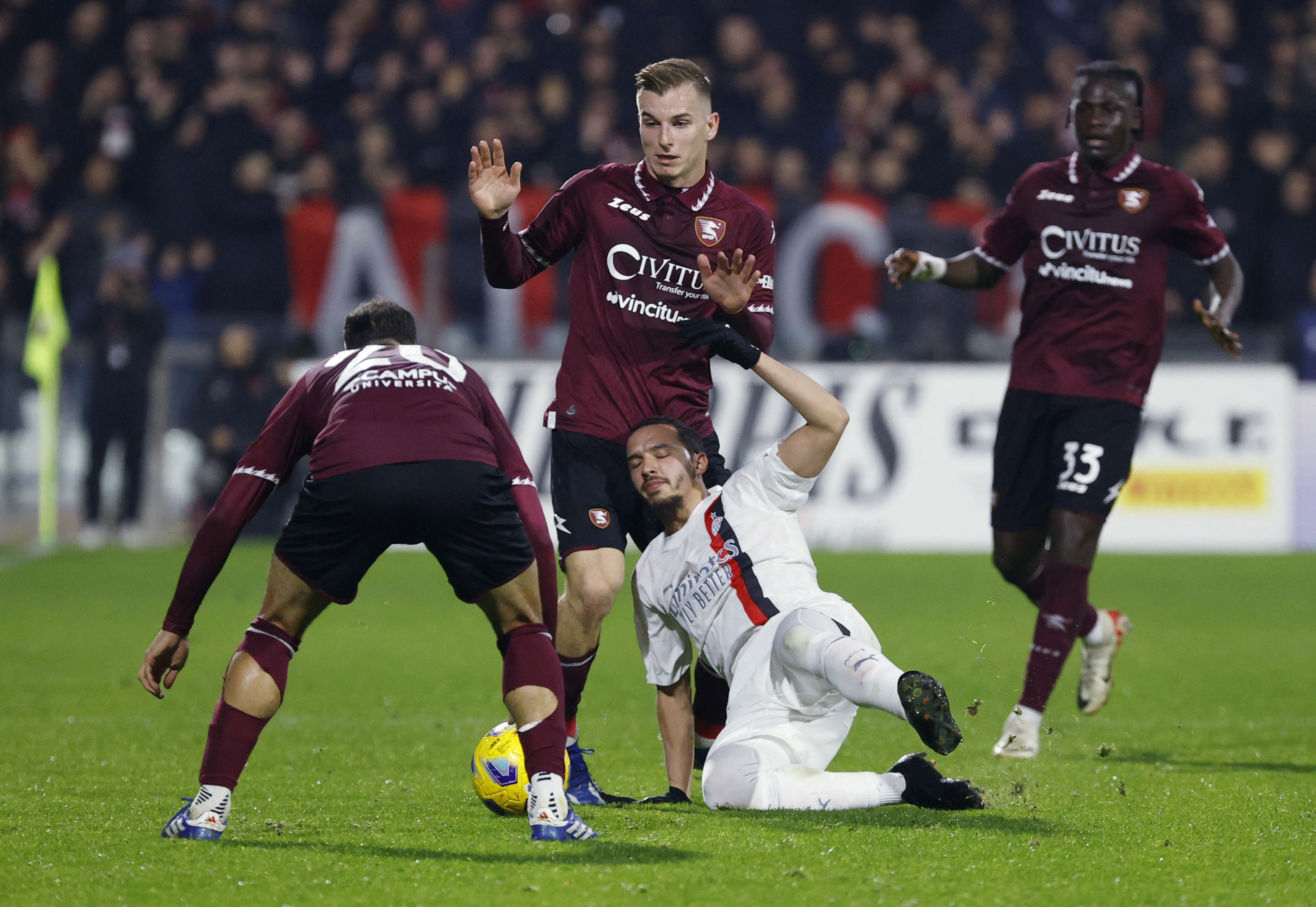 REUTERS/Ciro De Luca