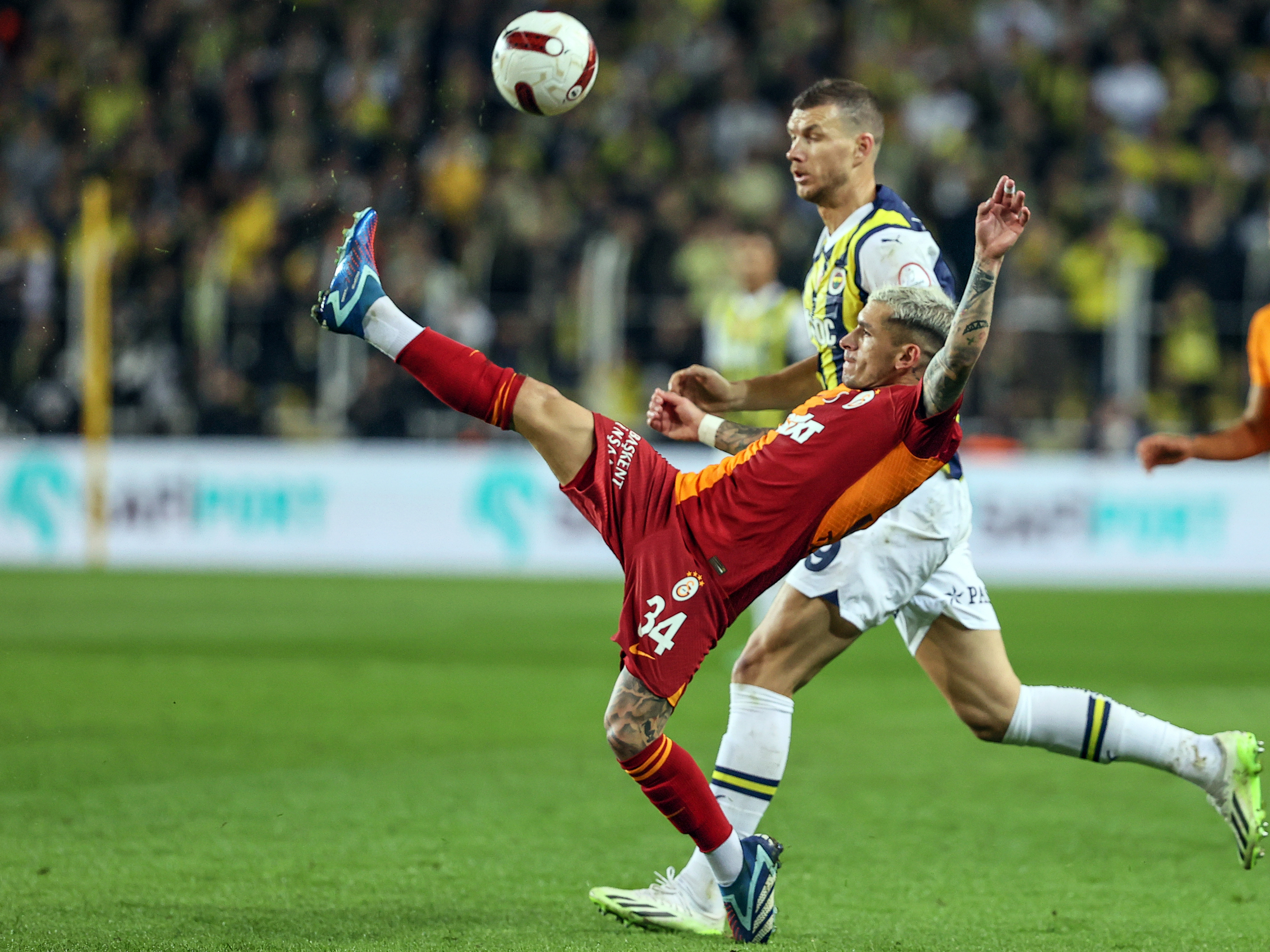 Istanbulski gradski derbi Fenerbahce - Galatasaray u okviru 18. kola turske Super lige