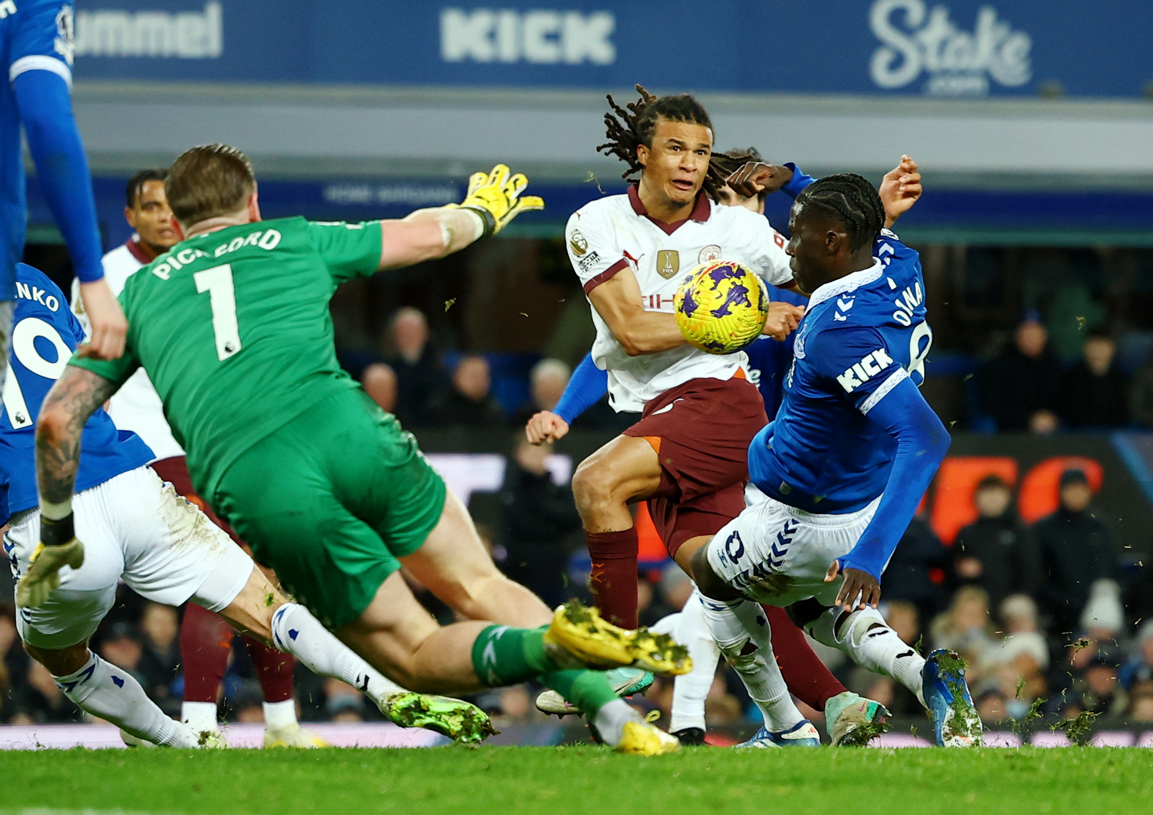 Premier League - Everton v Manchester City