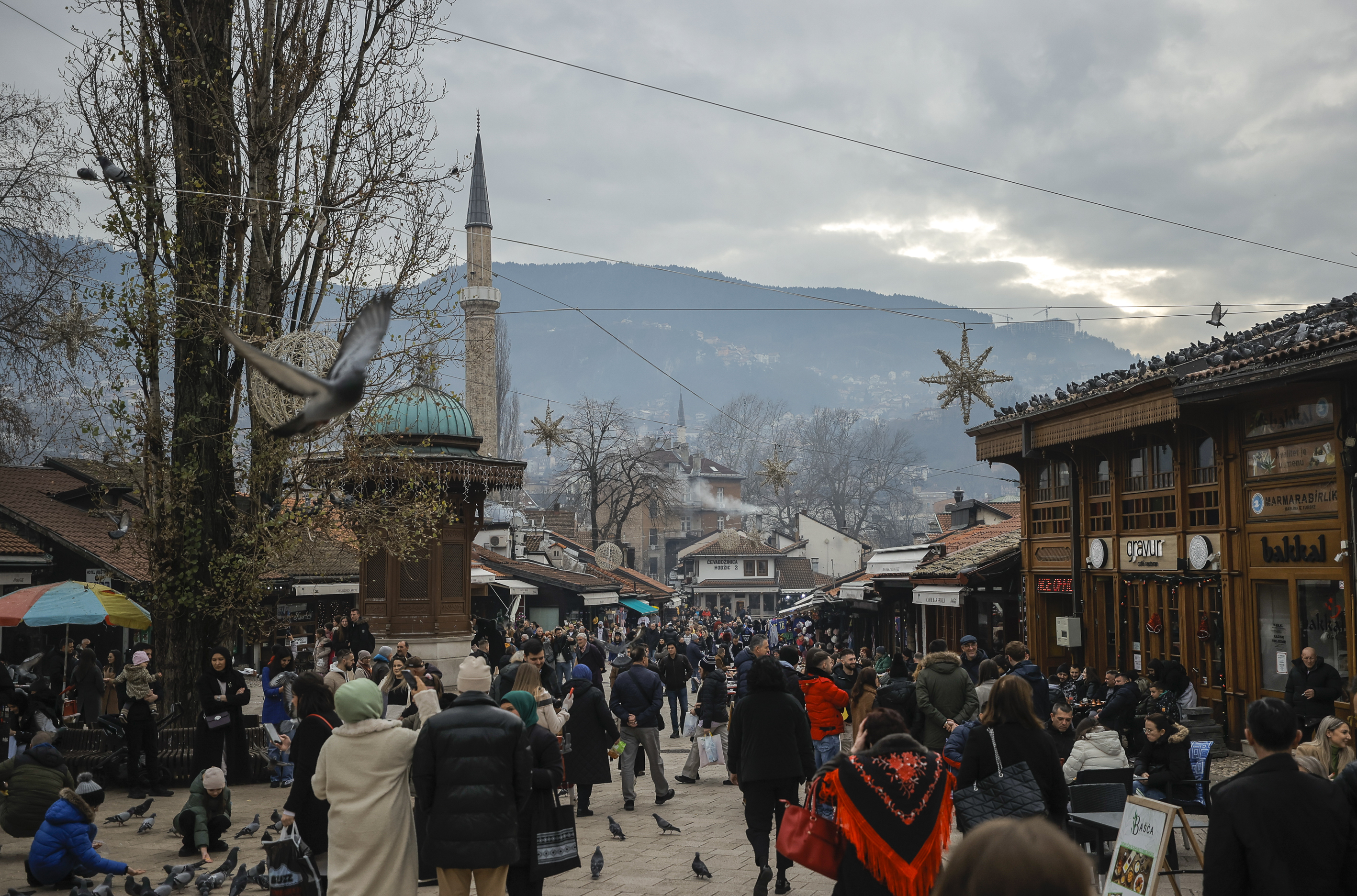 Praznična atmosfera u Sarajevu: U glavnom bh. gradu veliki broj turista za Novu godinu