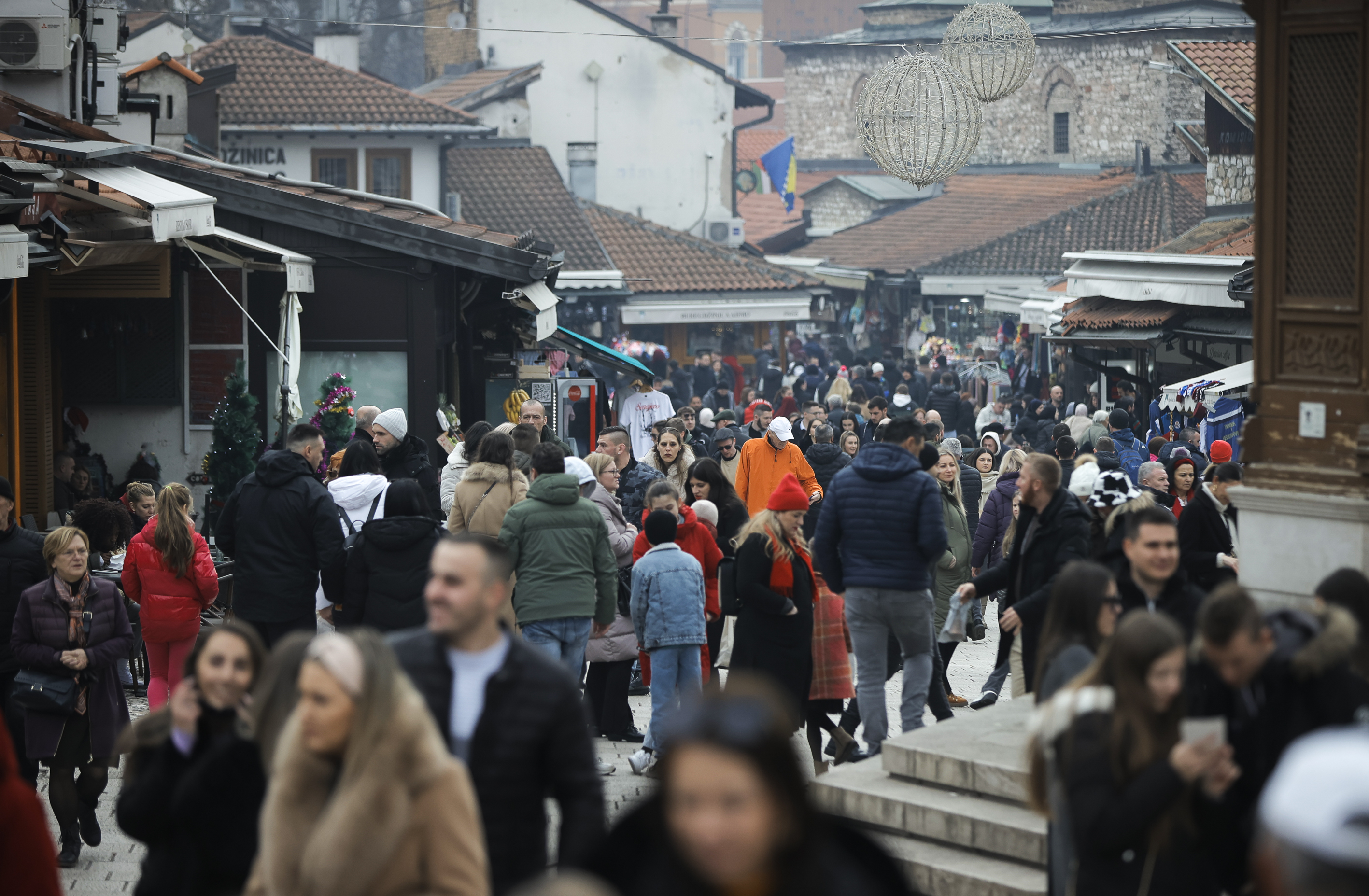 Praznična atmosfera u Sarajevu: U glavnom bh. gradu veliki broj turista za Novu godinu