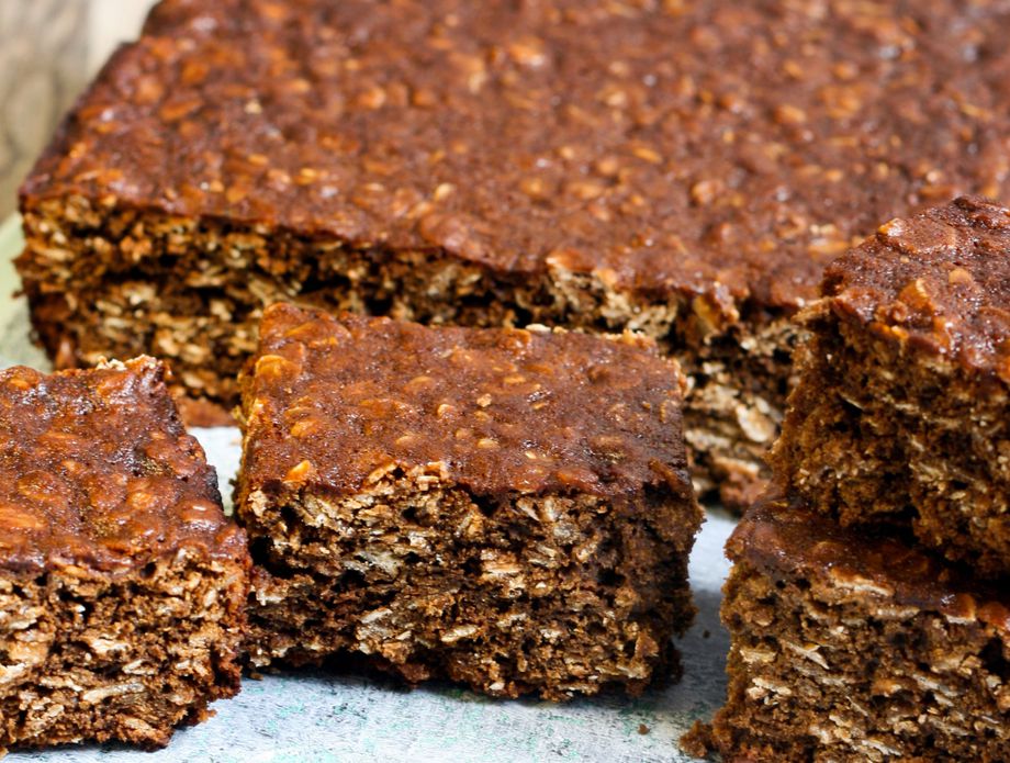 62432868-cokoladna-torta-sa-zobenim-pahuljicama