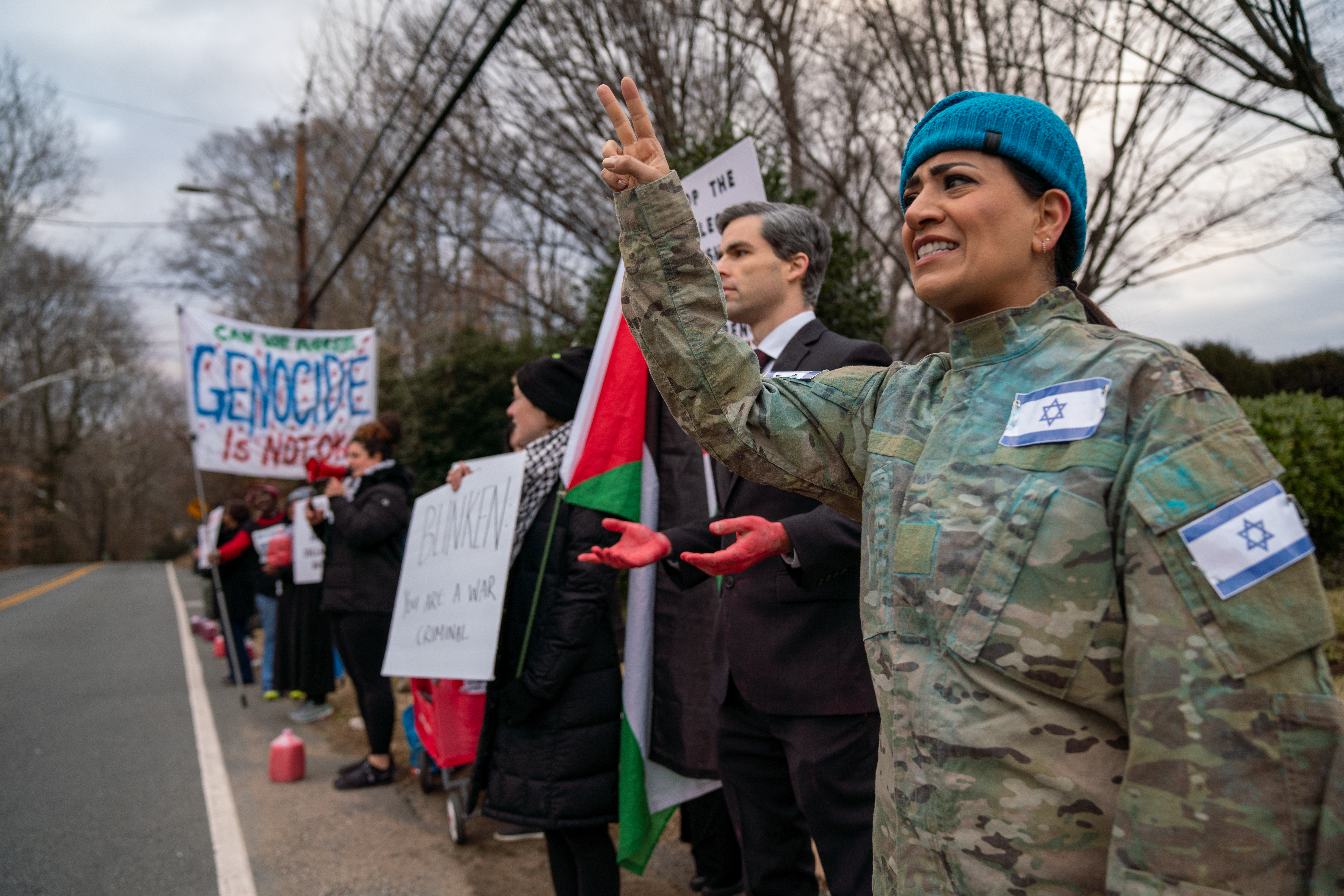 SAD: Aktivisti polili crvenom bojom Blinkenov automobil