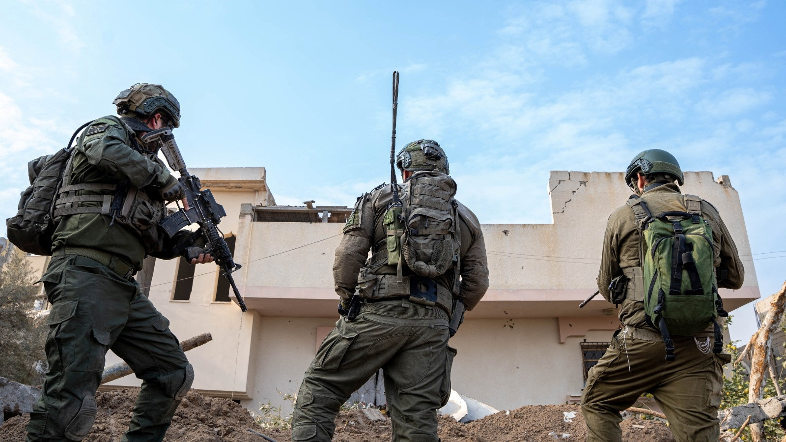 Israeli soldiers operate in Gaza