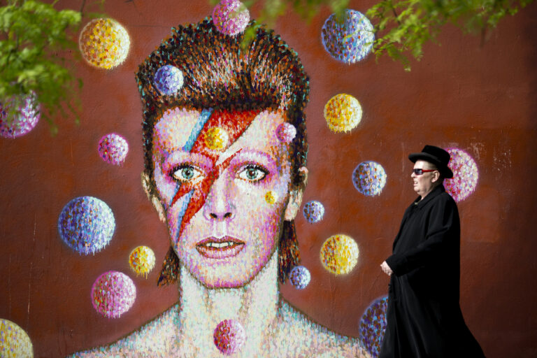 BRITAIN-STREET-ART-BOWIE