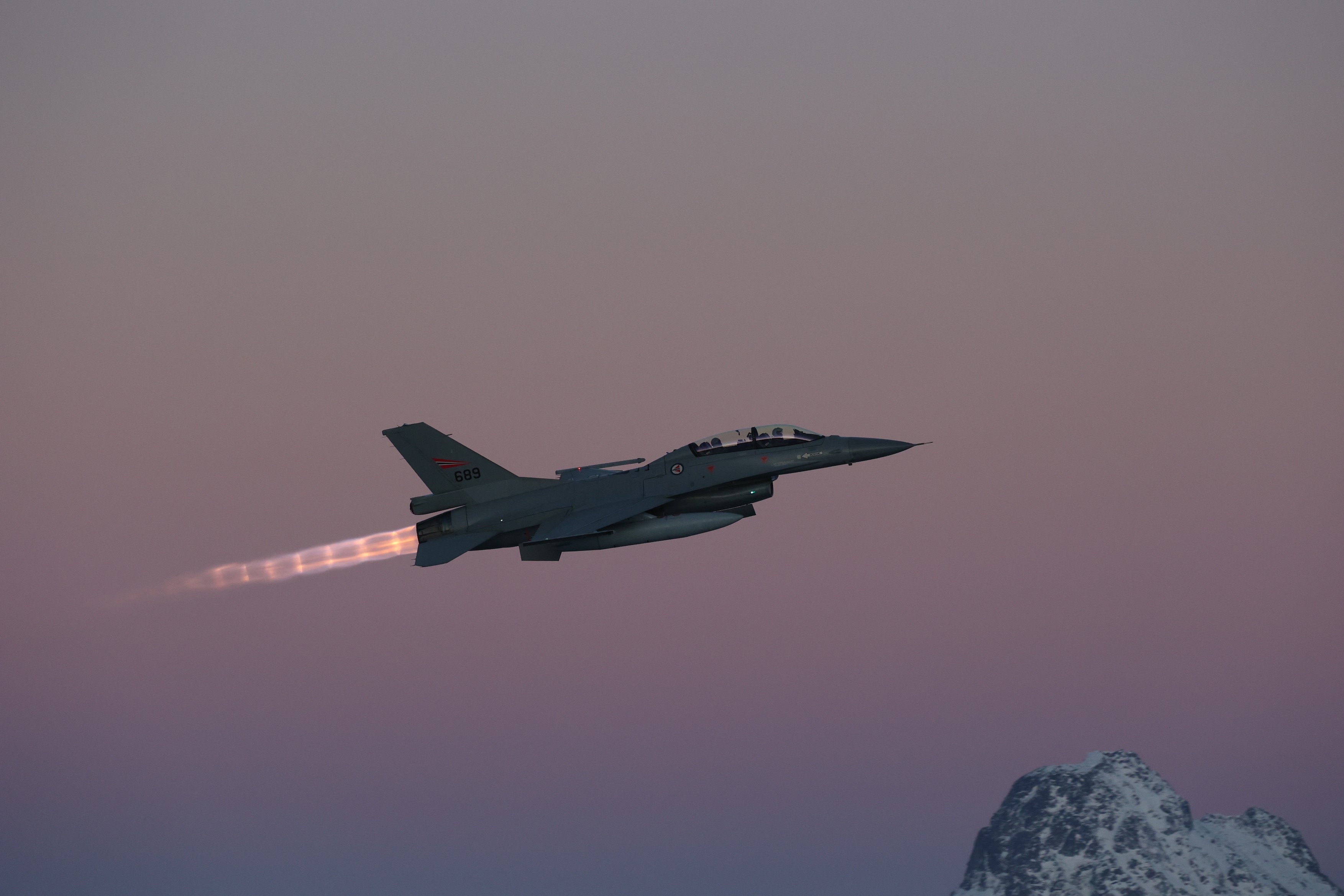 f-16