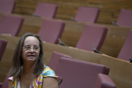 The deputy Mar Galcerán collects her parliamentary seat in Les Corts valencianas .