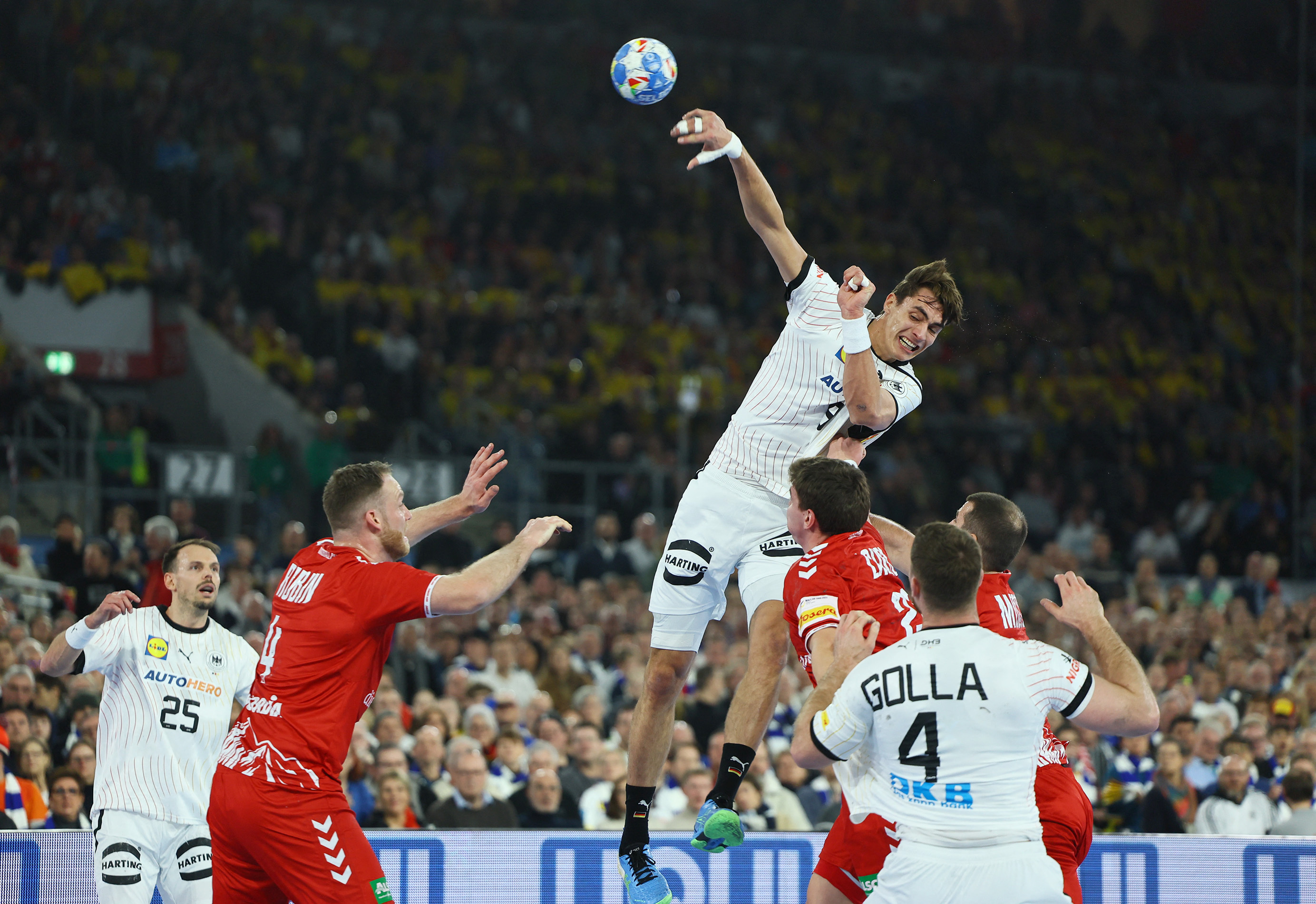 REUTERS/Wolfgang Rattay