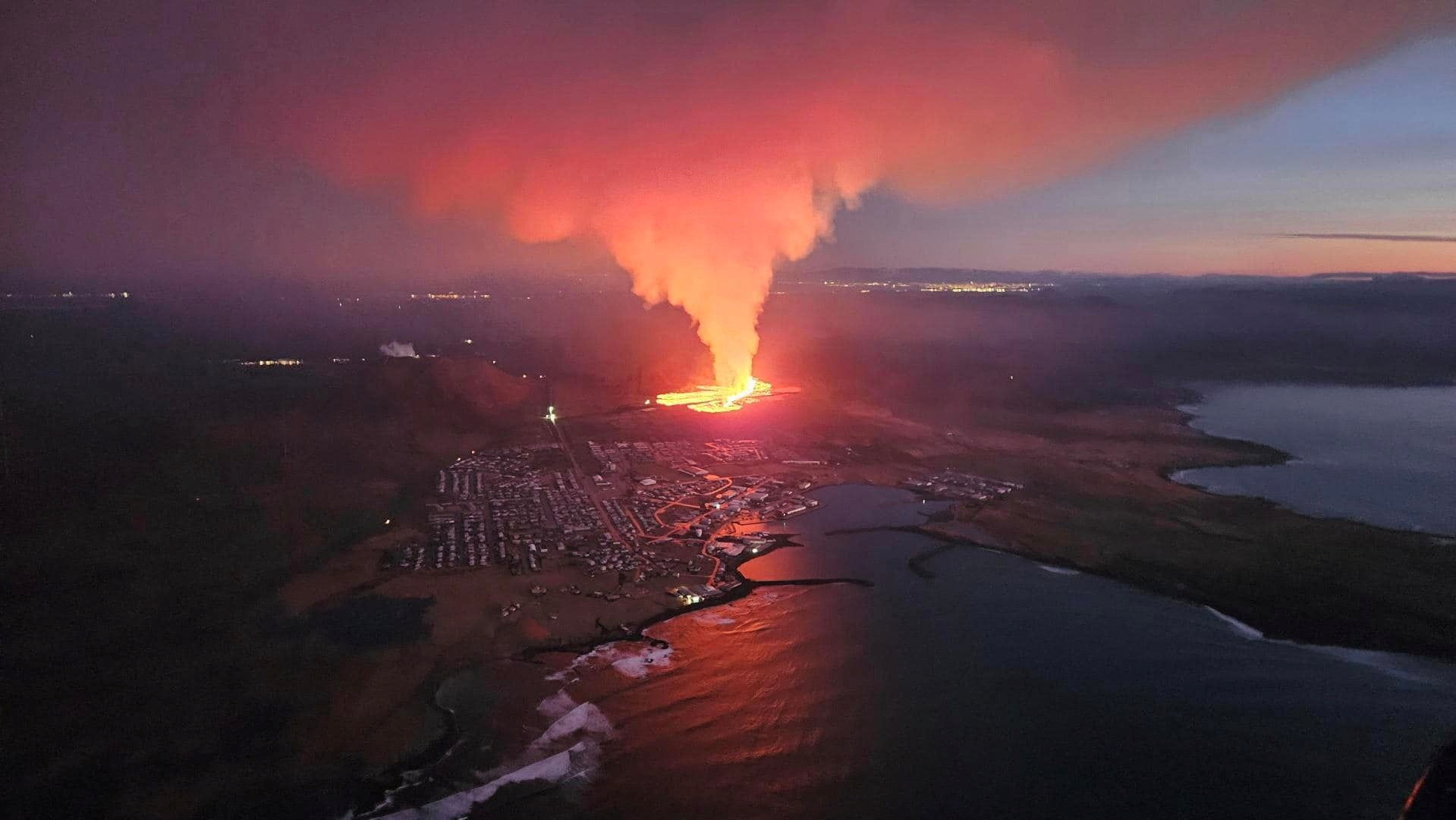 Volcano eruption in Reykjanes Peninsula