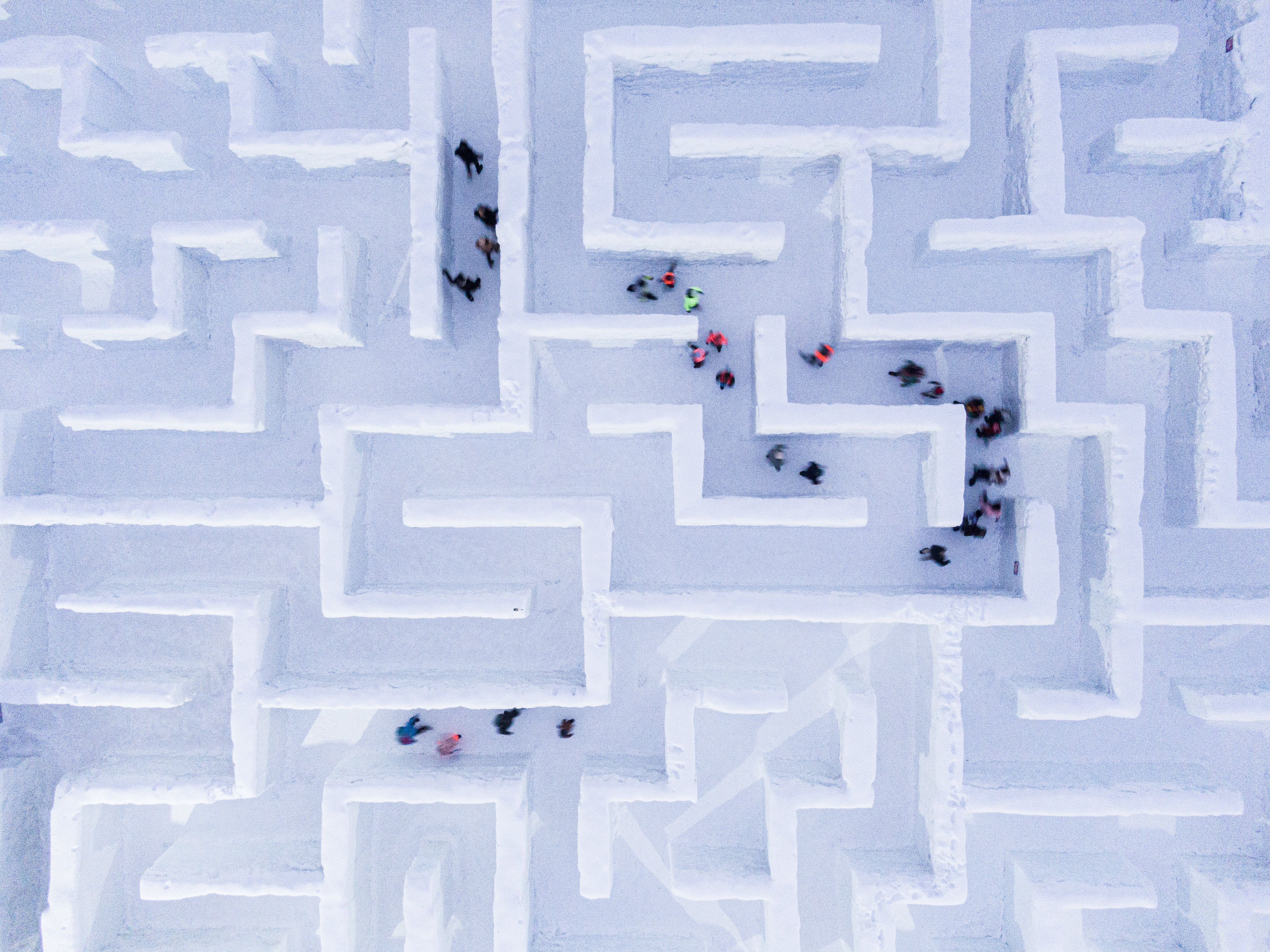 Zimska bajka u Poljskoj: Najveći lavirint na svijetu i masivne snježne skulpture