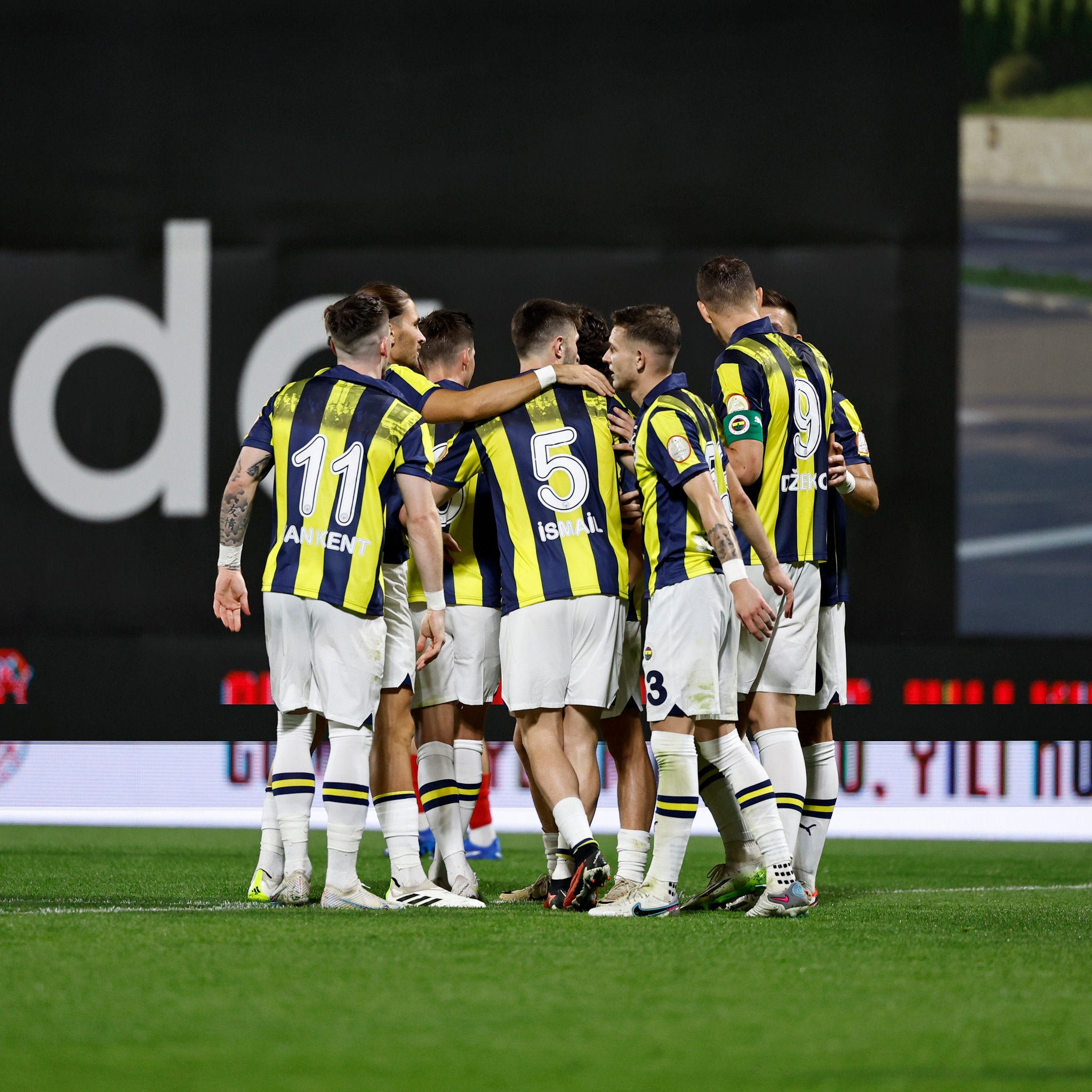 Ryan Kent Edin Džeko Fenerbahce