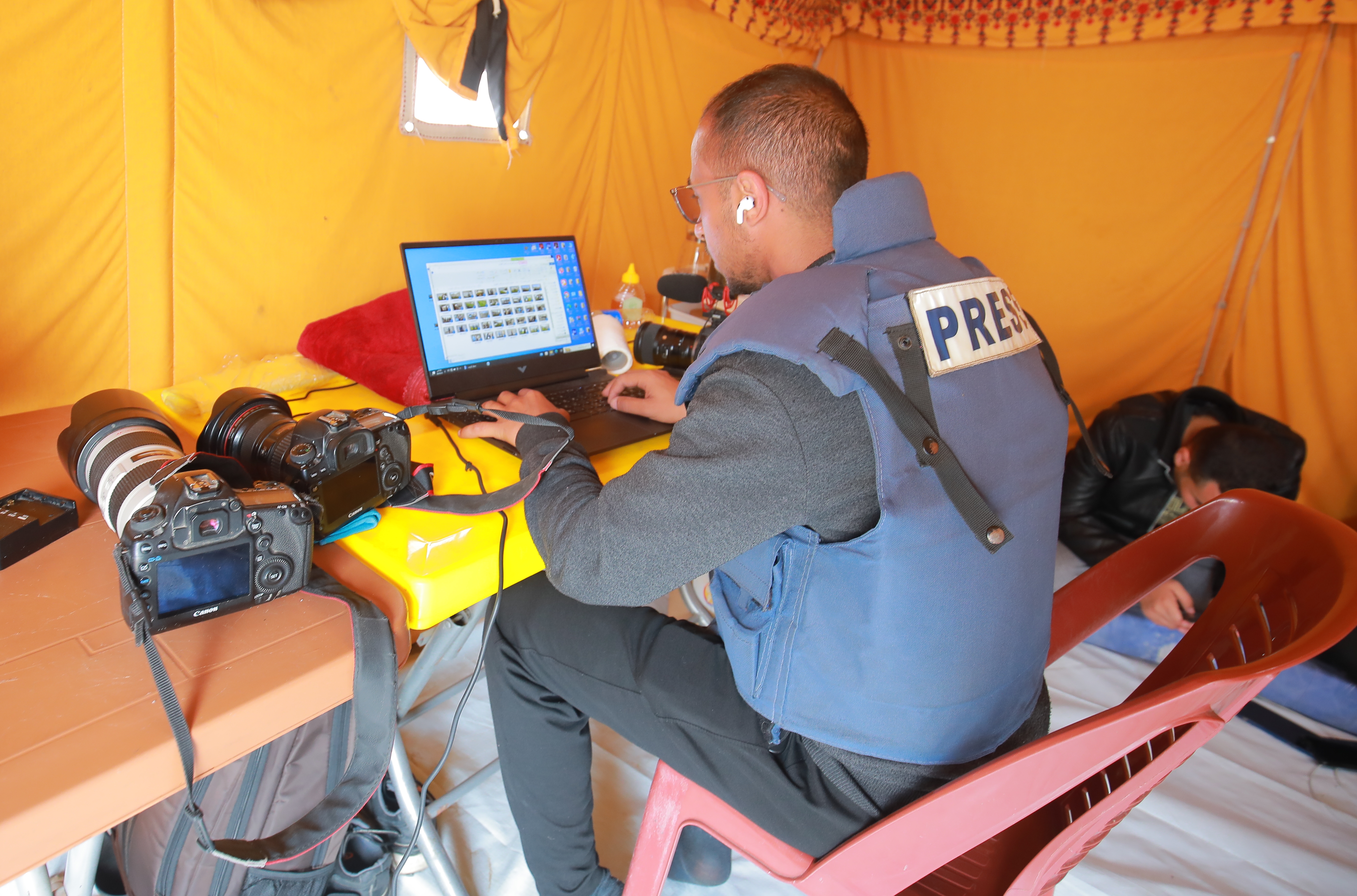 Palestinski fotoreporter dokumentira zločine Izraela u Gazi uprkos borbi sa rakom