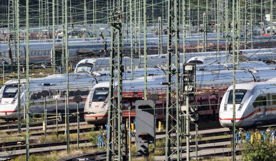 1642422840-000_9PC8C6-900x526