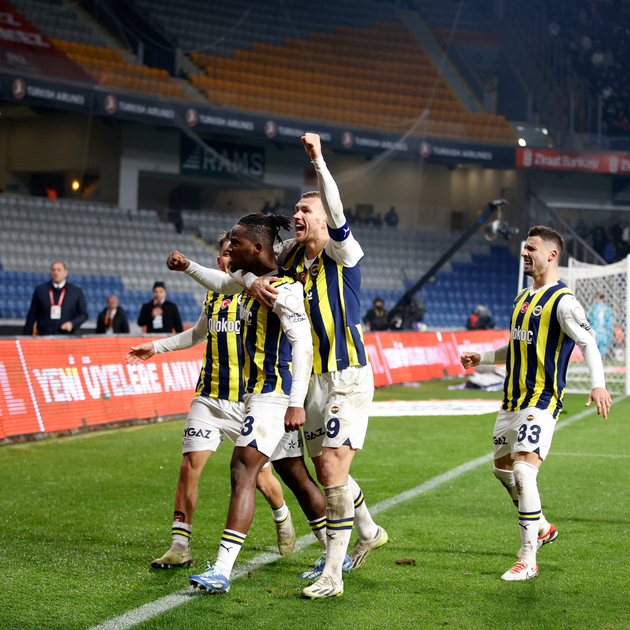 fenerbahce batshuayi edin dzeko