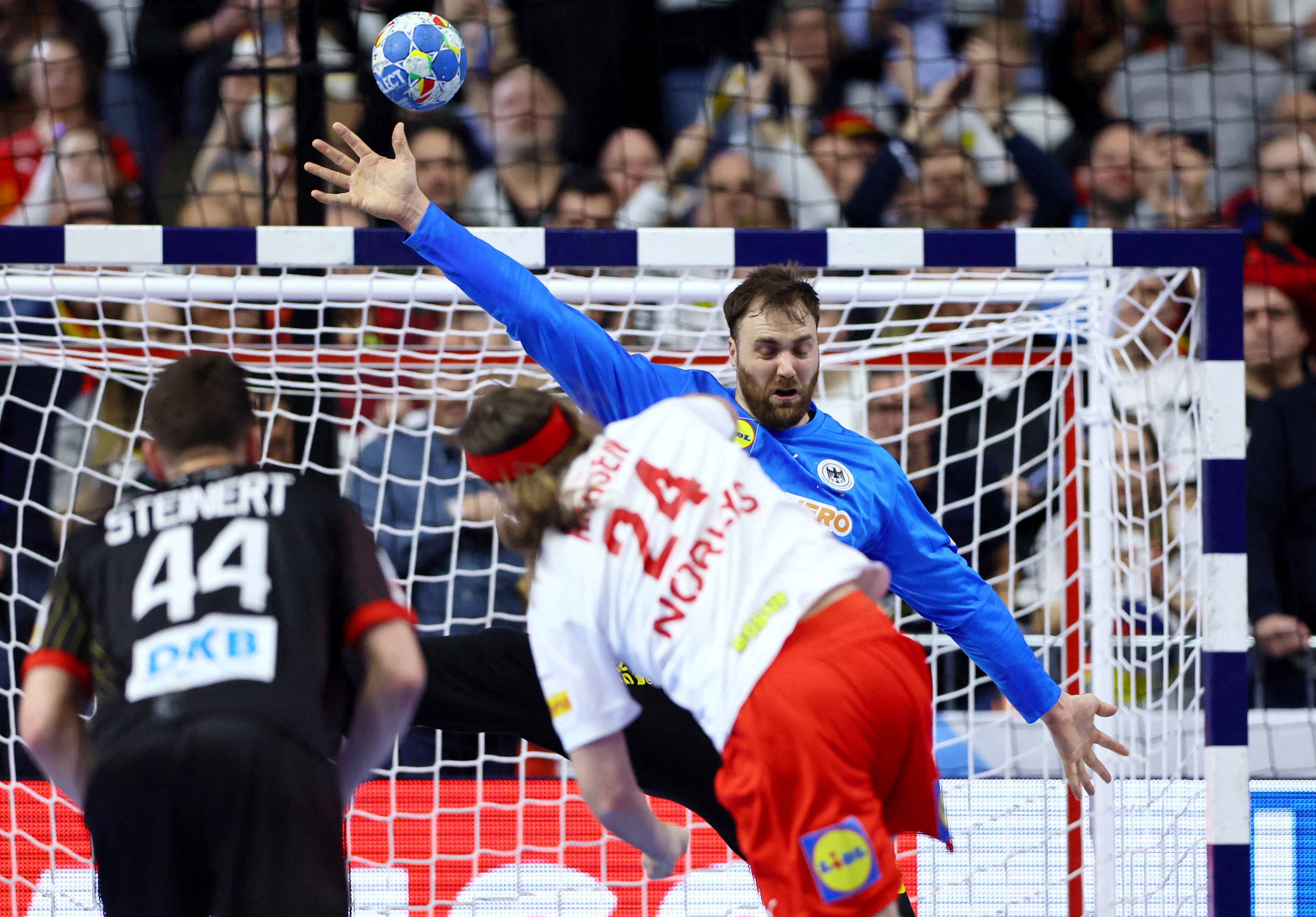 REUTERS/Wolfgang Rattay