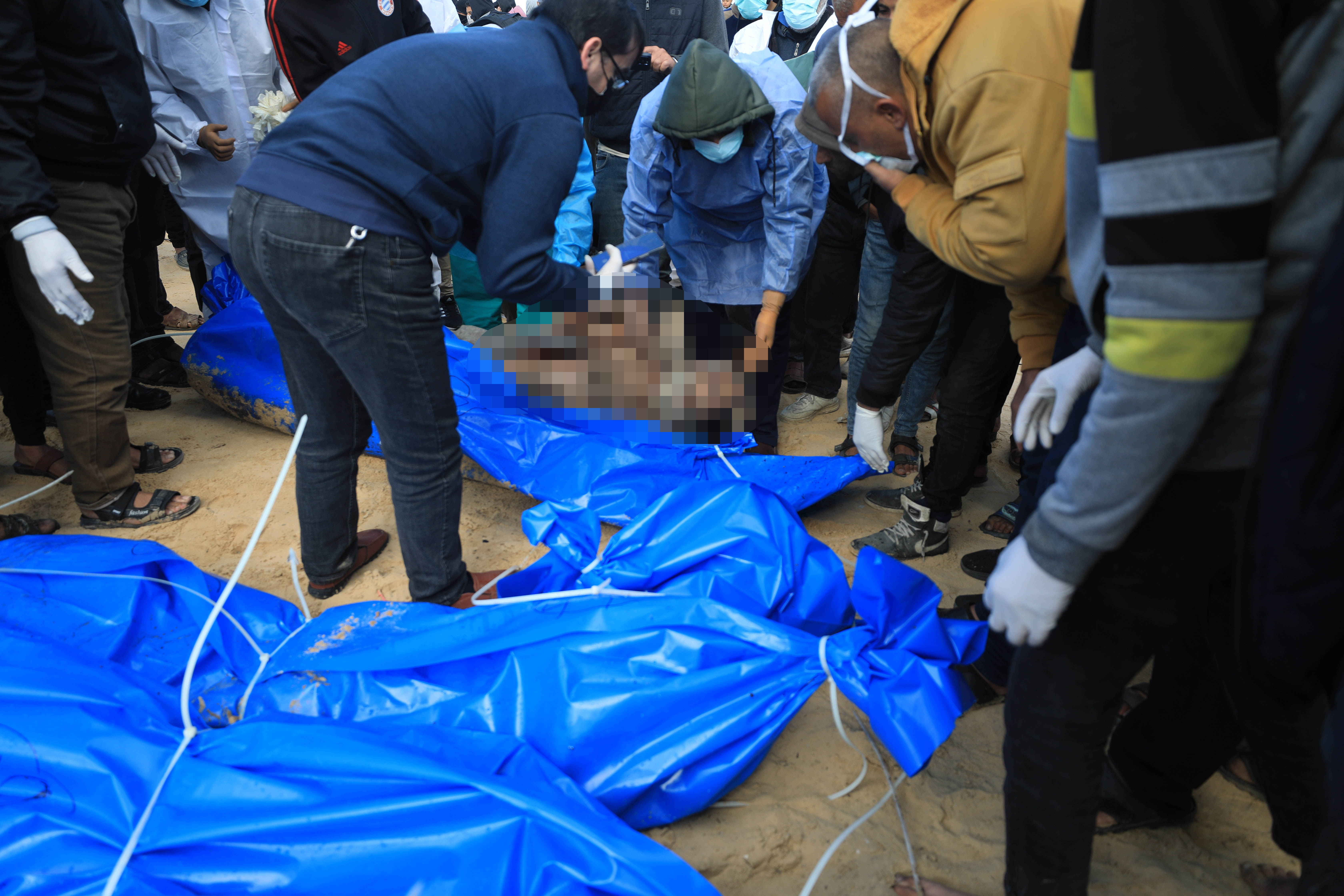 Tijela 100 Palestinaca koje je Izrael predao, pokopana u masovnoj grobnici u Rafahu