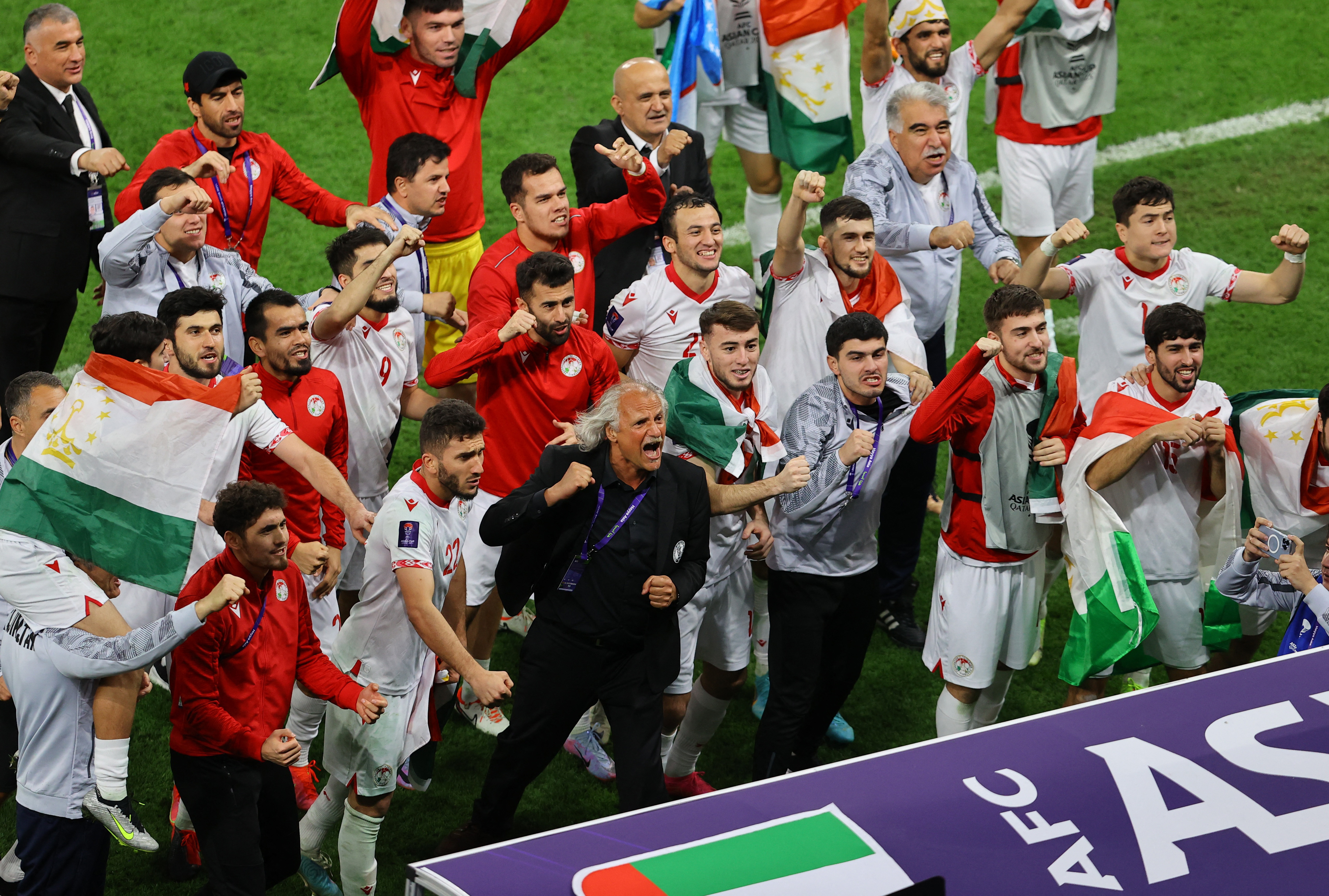 AFC Asian Cup - Round of 16 - Tajikistan v United Arab Emirates