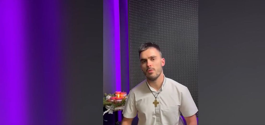 62733536-tik-tok-svecenik