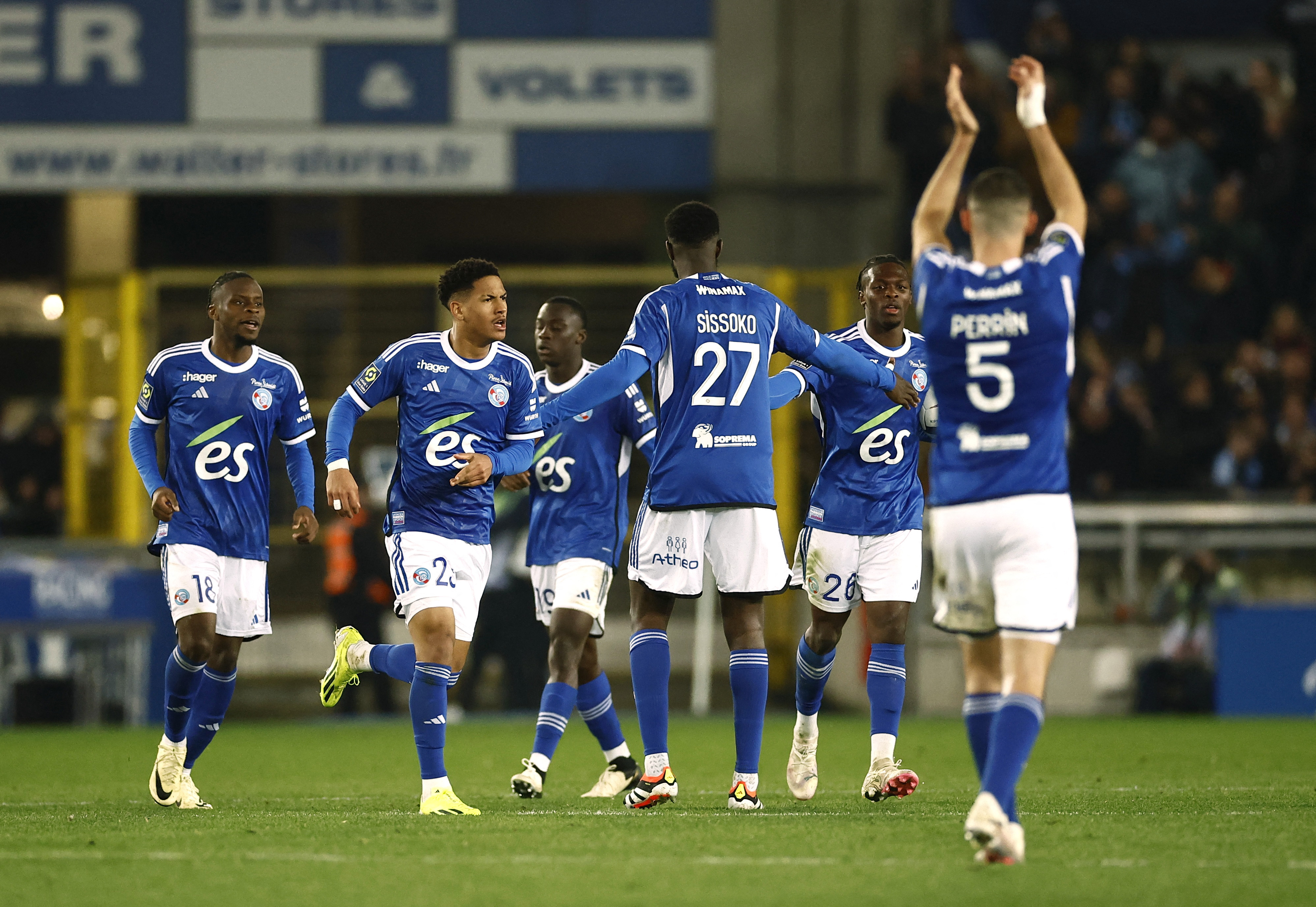 REUTERS/Christian Hartmann