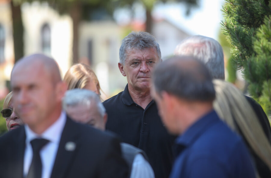 Na gradskom groblju u Velikoj Gorici sahranjen Ivan Šuker